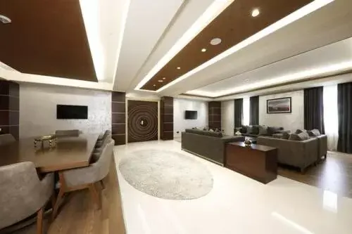 Communal lounge/ TV room in Bayır Diamond Hotel & Convention Center Konya