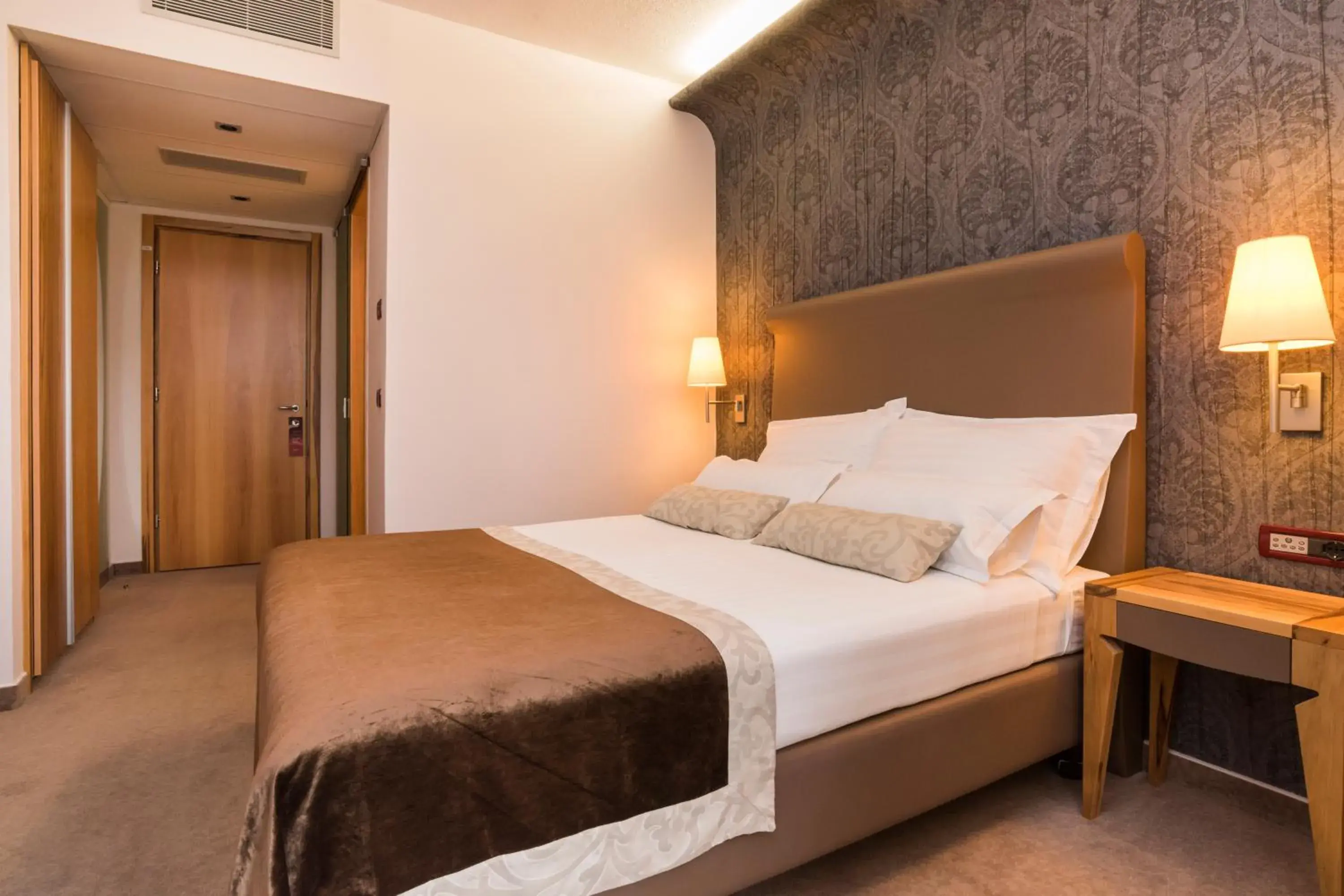 Bed in Hotel Melia Coral for Plava Laguna