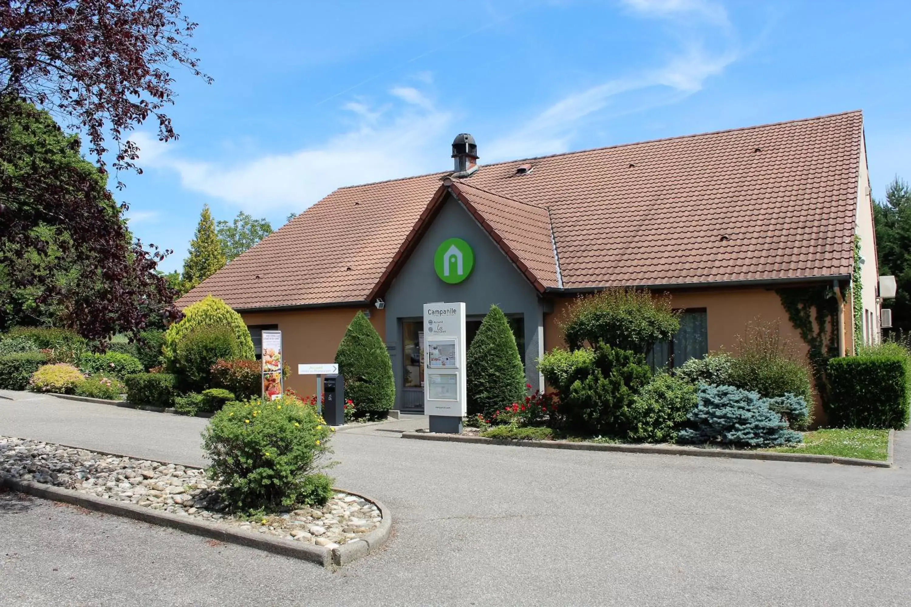 Facade/entrance, Property Building in Campanile Grenoble Nord - Moirans-Voreppe