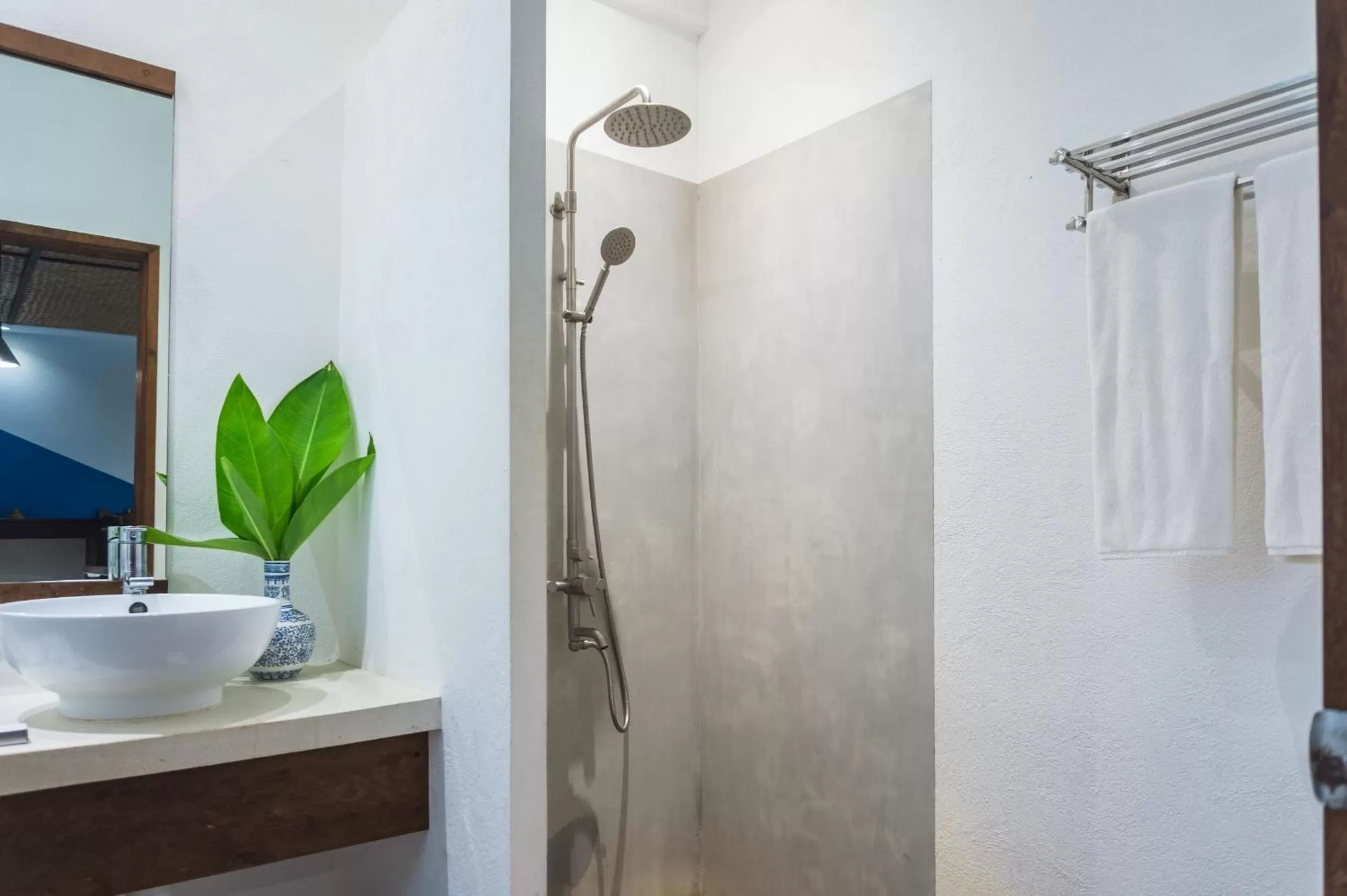 Shower in Mahogany Resort & Spa