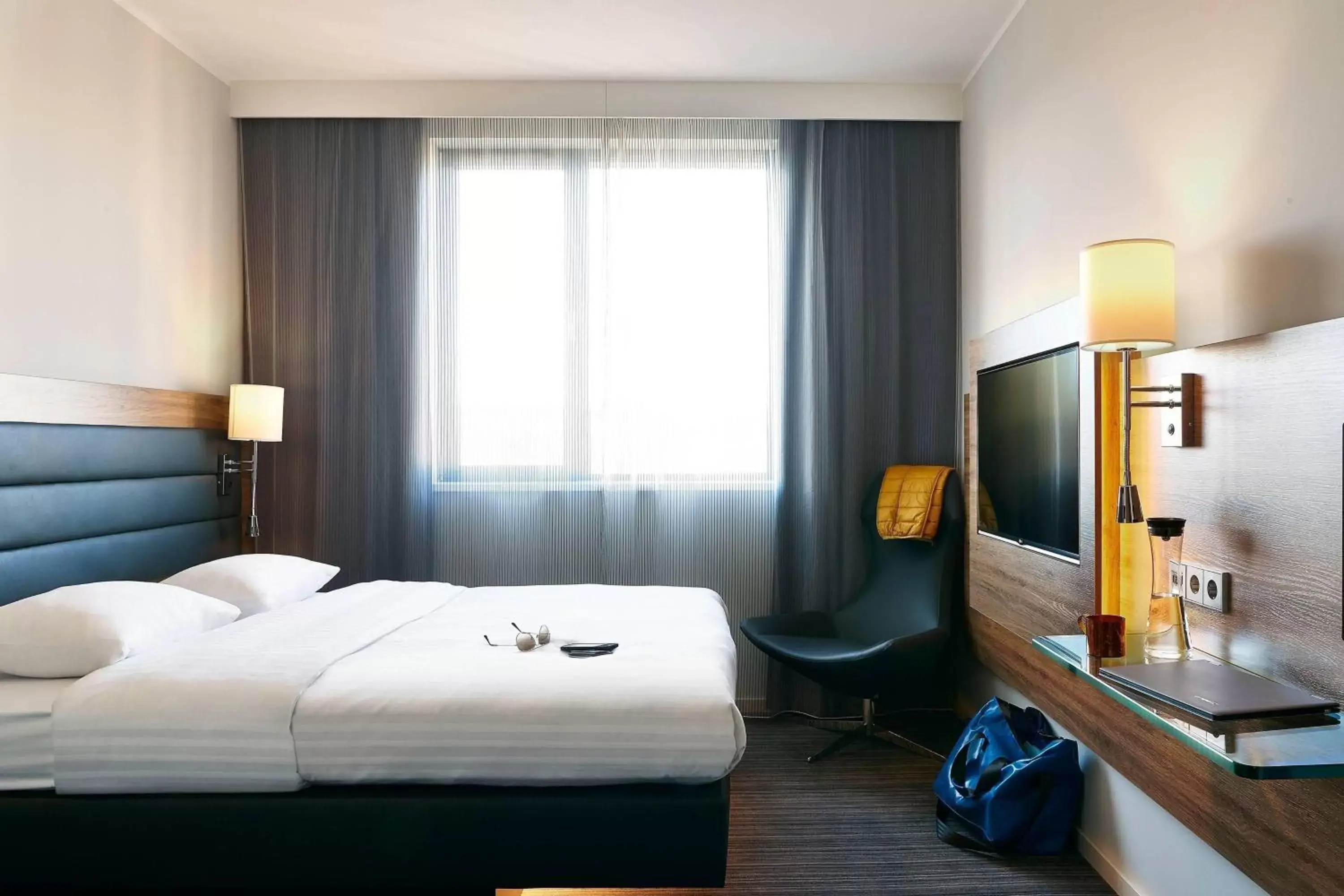 Photo of the whole room, Bed in Moxy Ludwigshafen