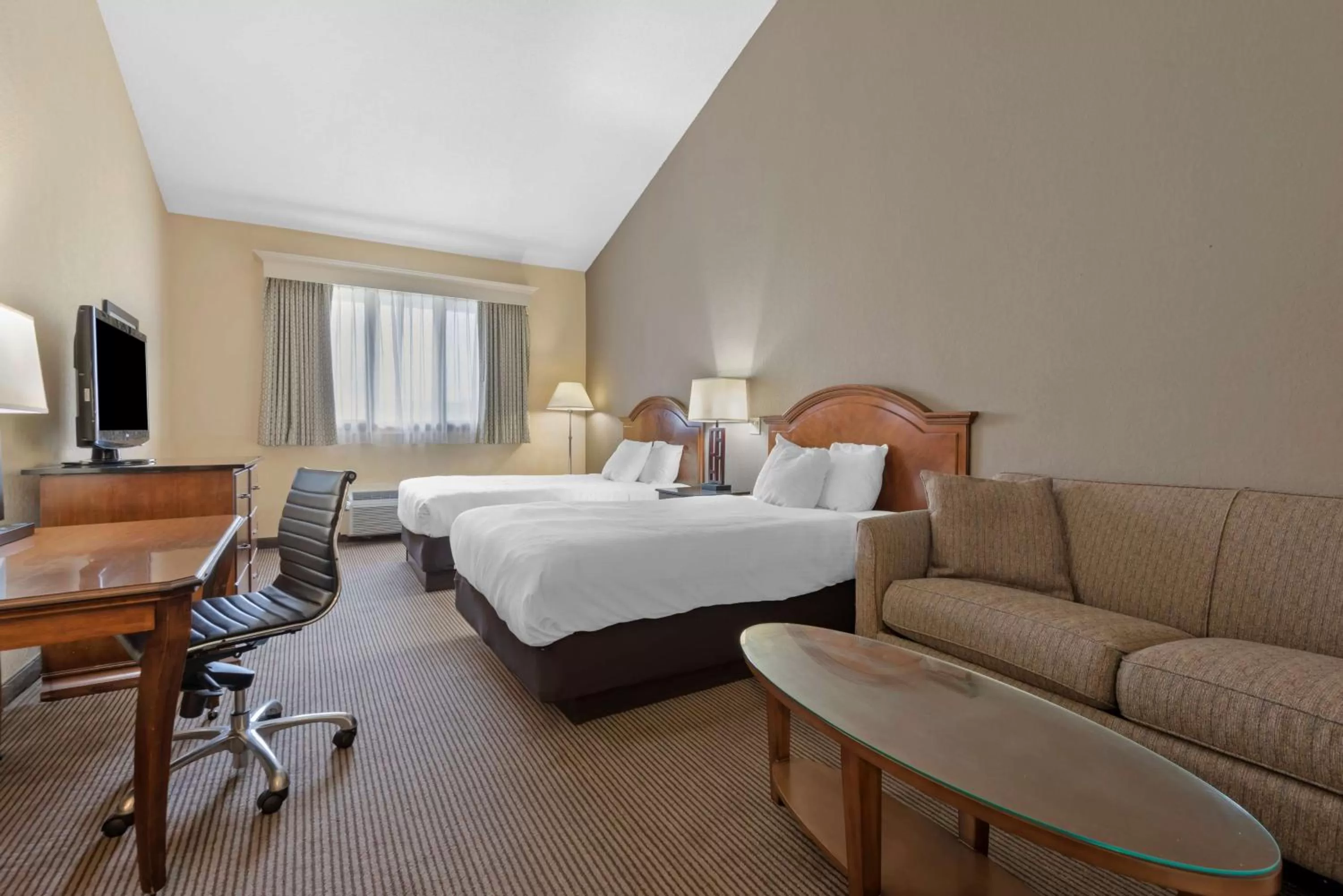 Bedroom, Bed in Best Western University Inn