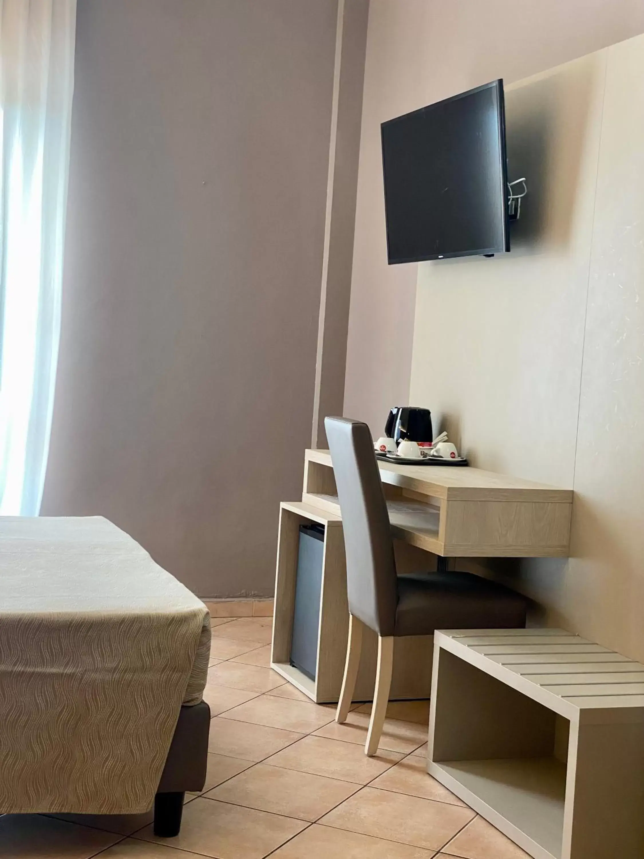 Coffee/tea facilities, Bed in Hotel Miramonti Coffee/tea facilities, Bed in Hotel Miramonti