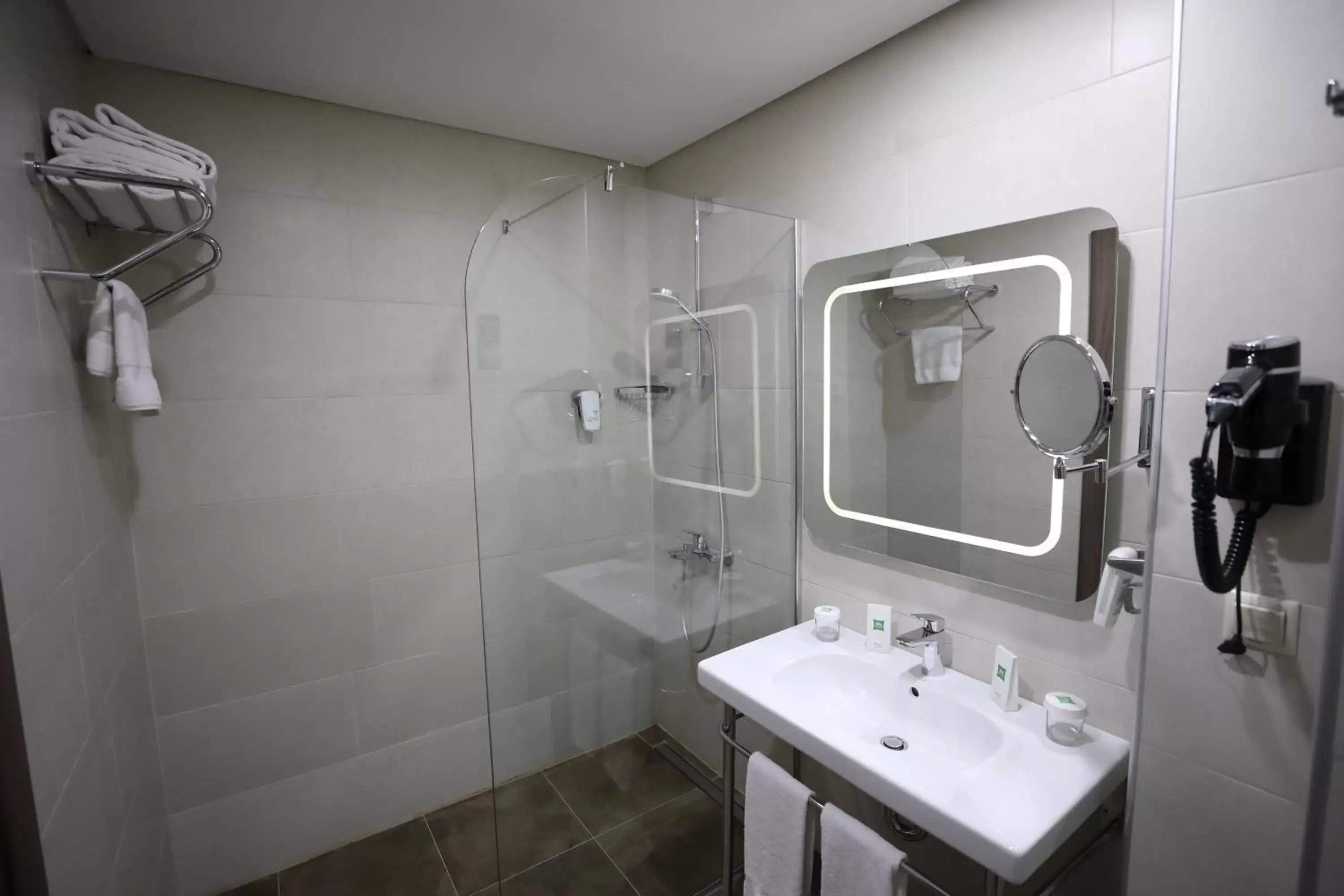 Shower, Bathroom in ibis Styles Istanbul Bomonti