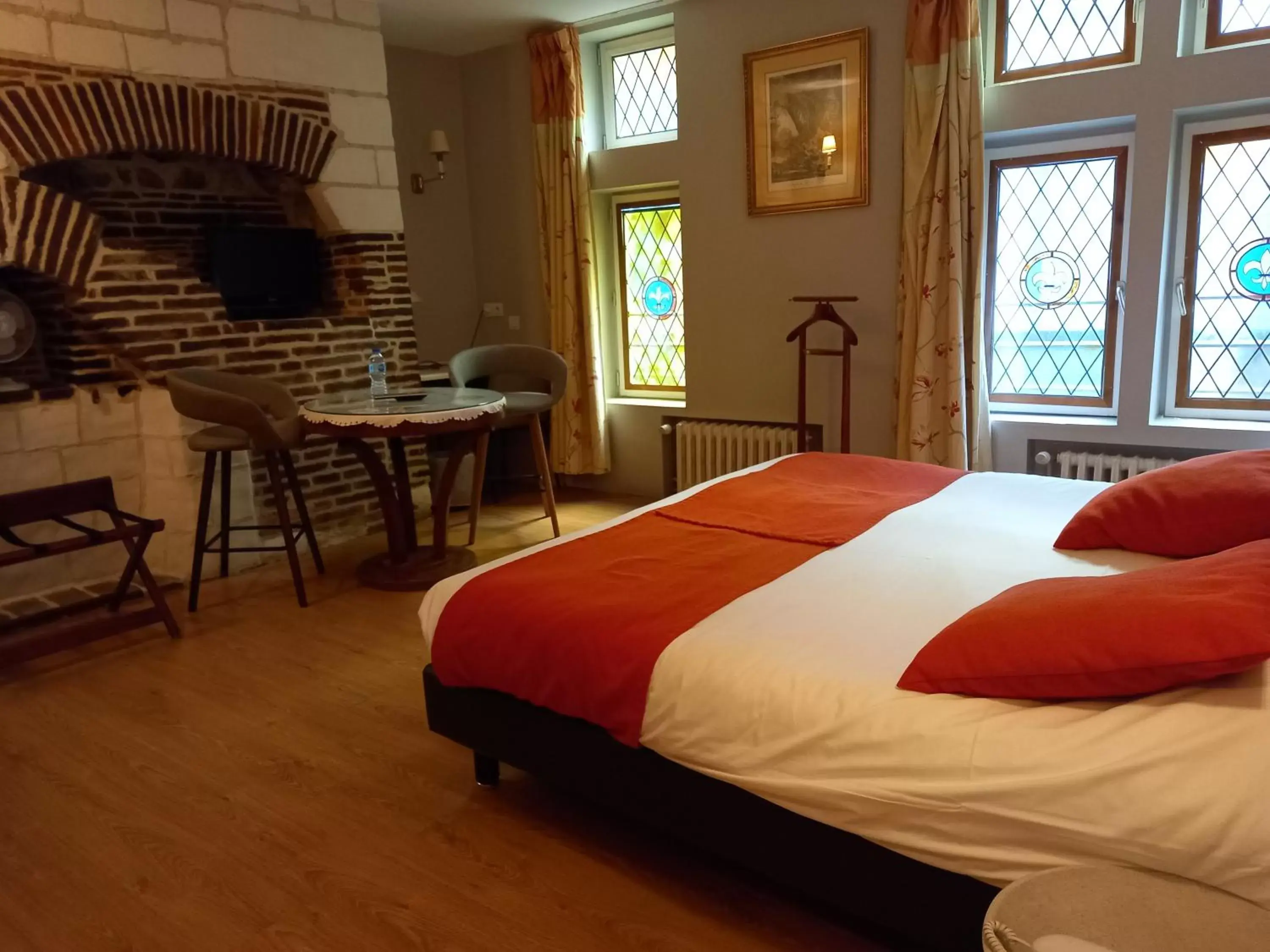 Bedroom in Brit Hotel Comtes De Champagne - Troyes Centre Historique