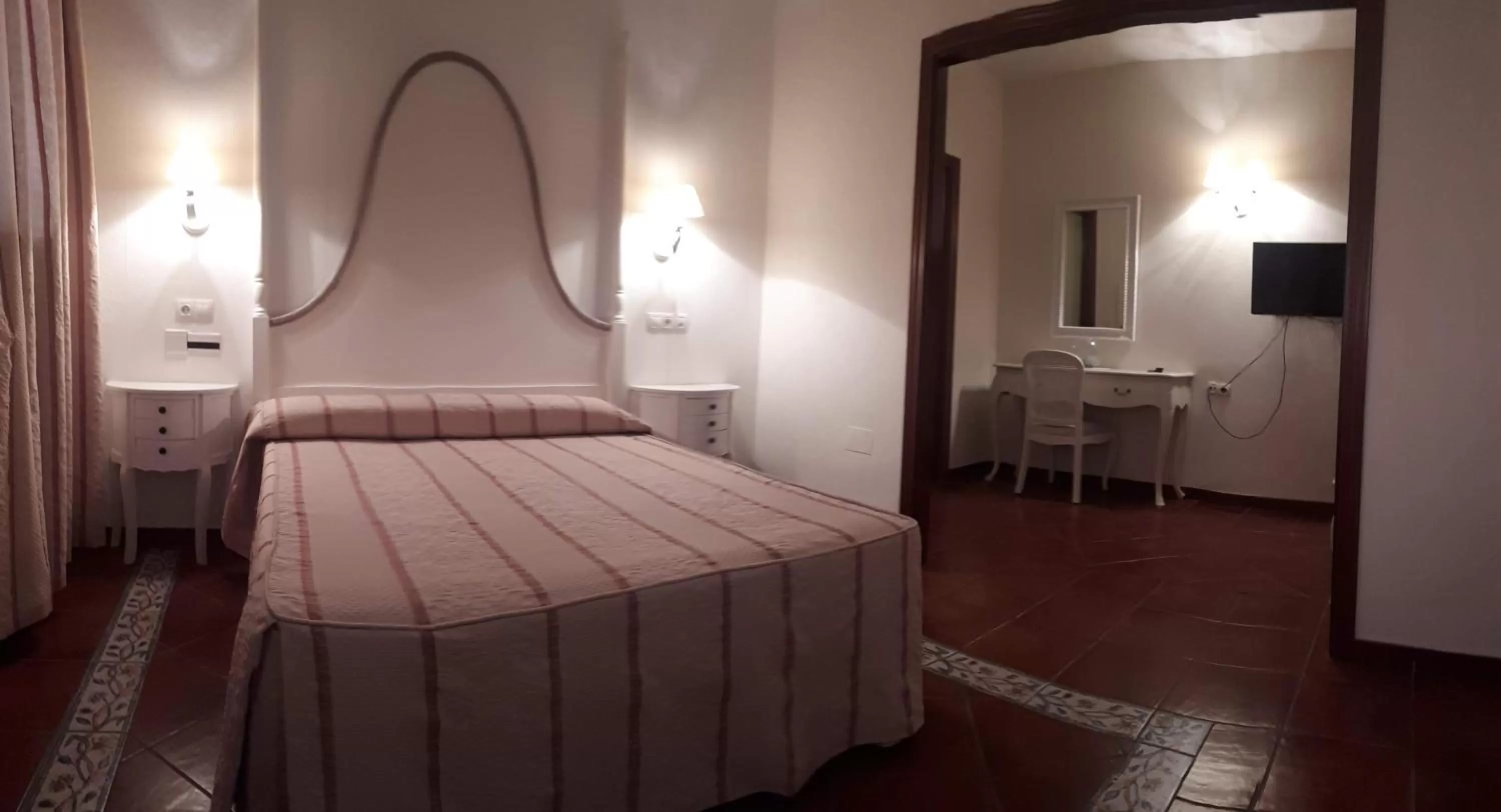 Photo of the whole room, Bed in Escua