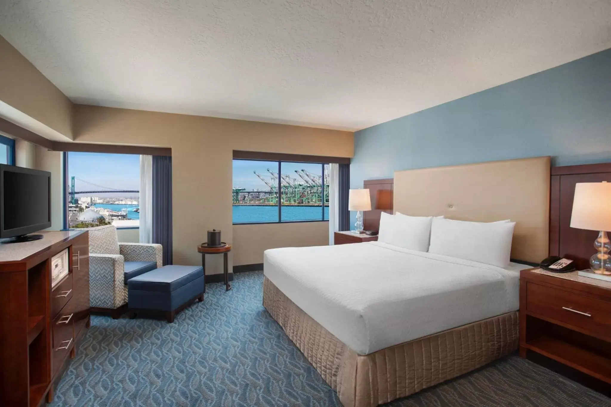 Bedroom in Crowne Plaza Hotel Los Angeles Harbor, an IHG Hotel