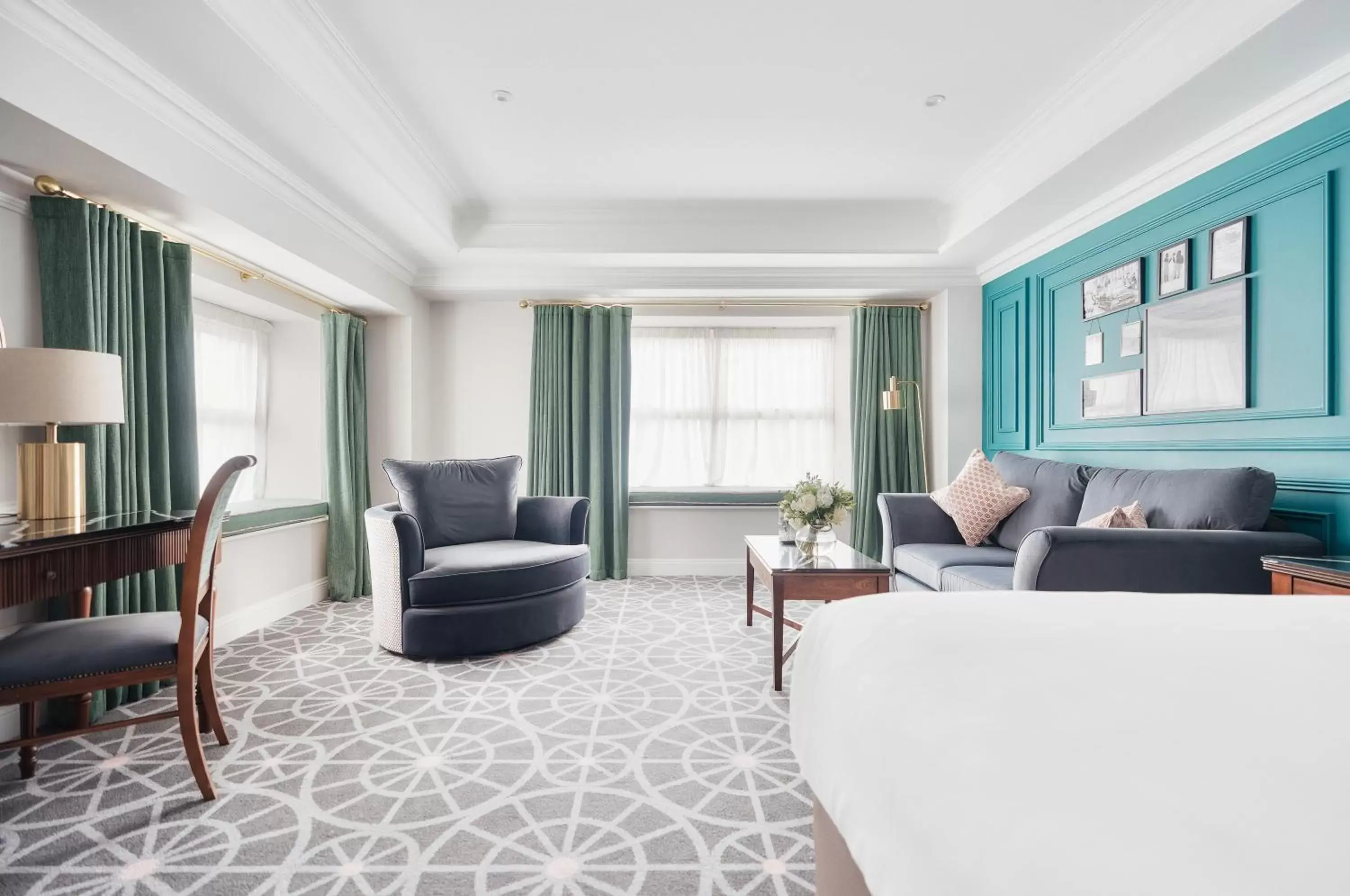 Bed, Seating Area in Imperial Hotel Cork City