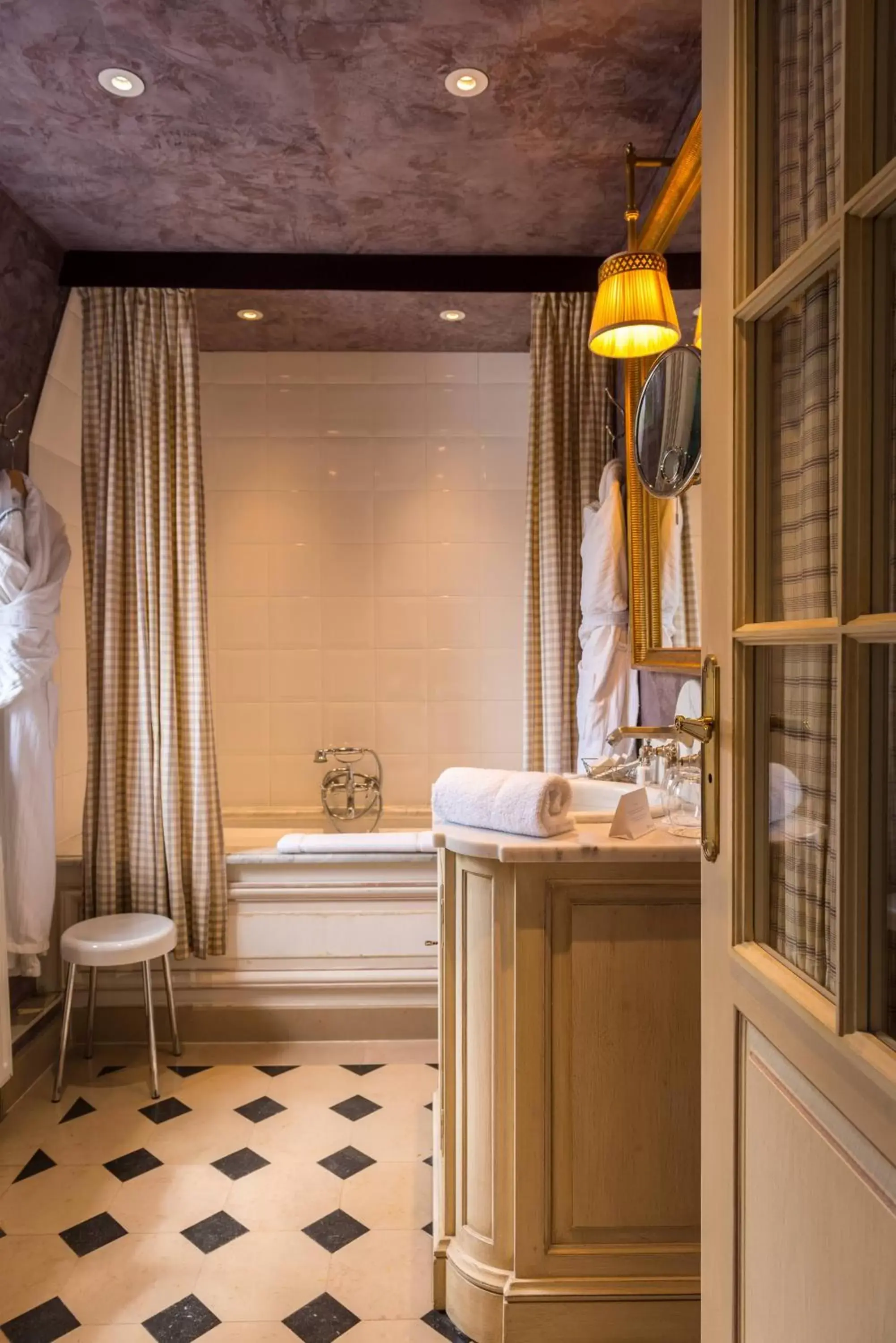 Bathroom in Château de Courcelles