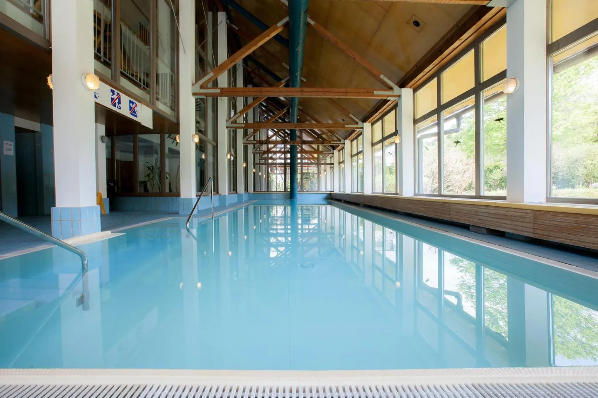 Swimming Pool in Hotel Jezero