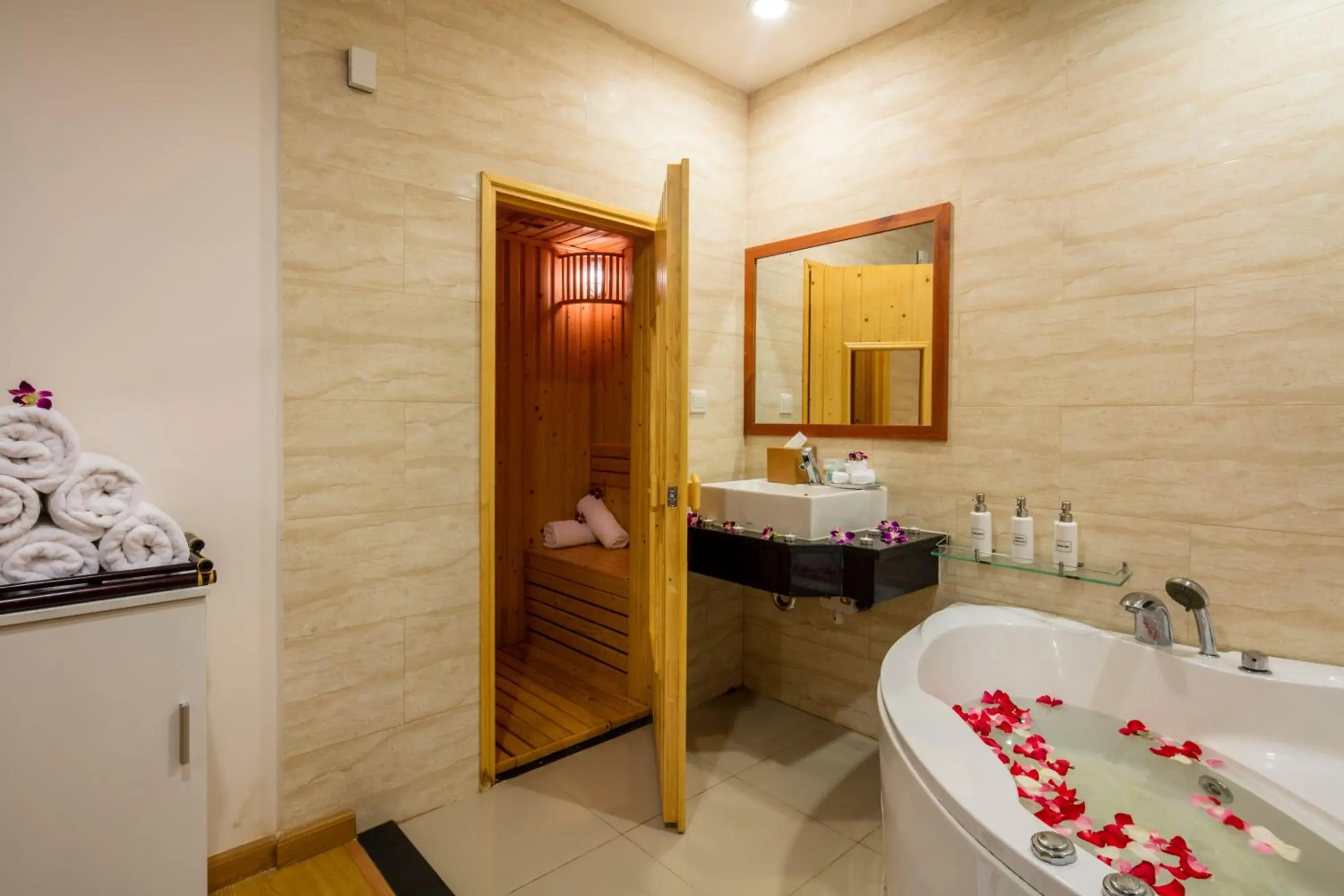 Massage, Bathroom in TTC Hotel - Michelia