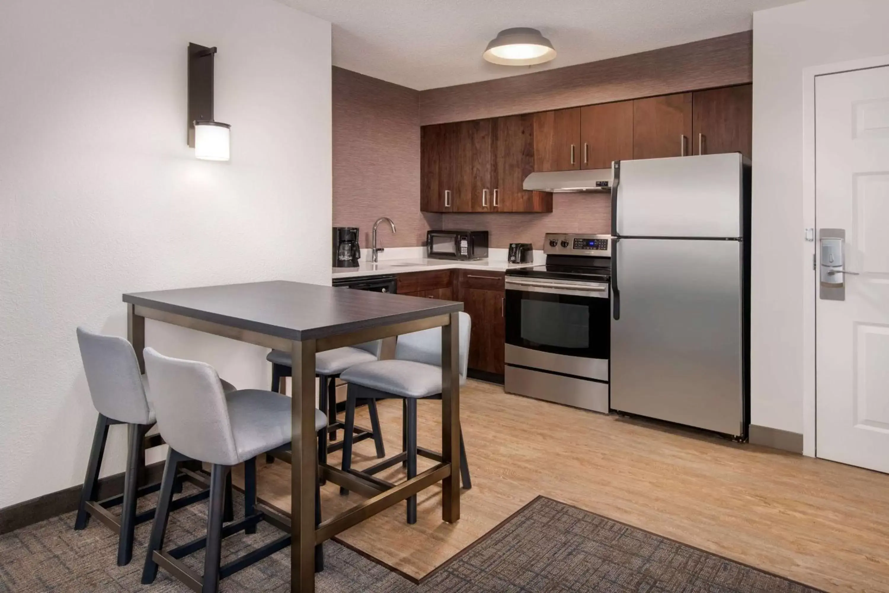 Kitchen or kitchenette, Kitchen/Kitchenette in Sonesta ES Suites Atlanta Kennesaw Town Center