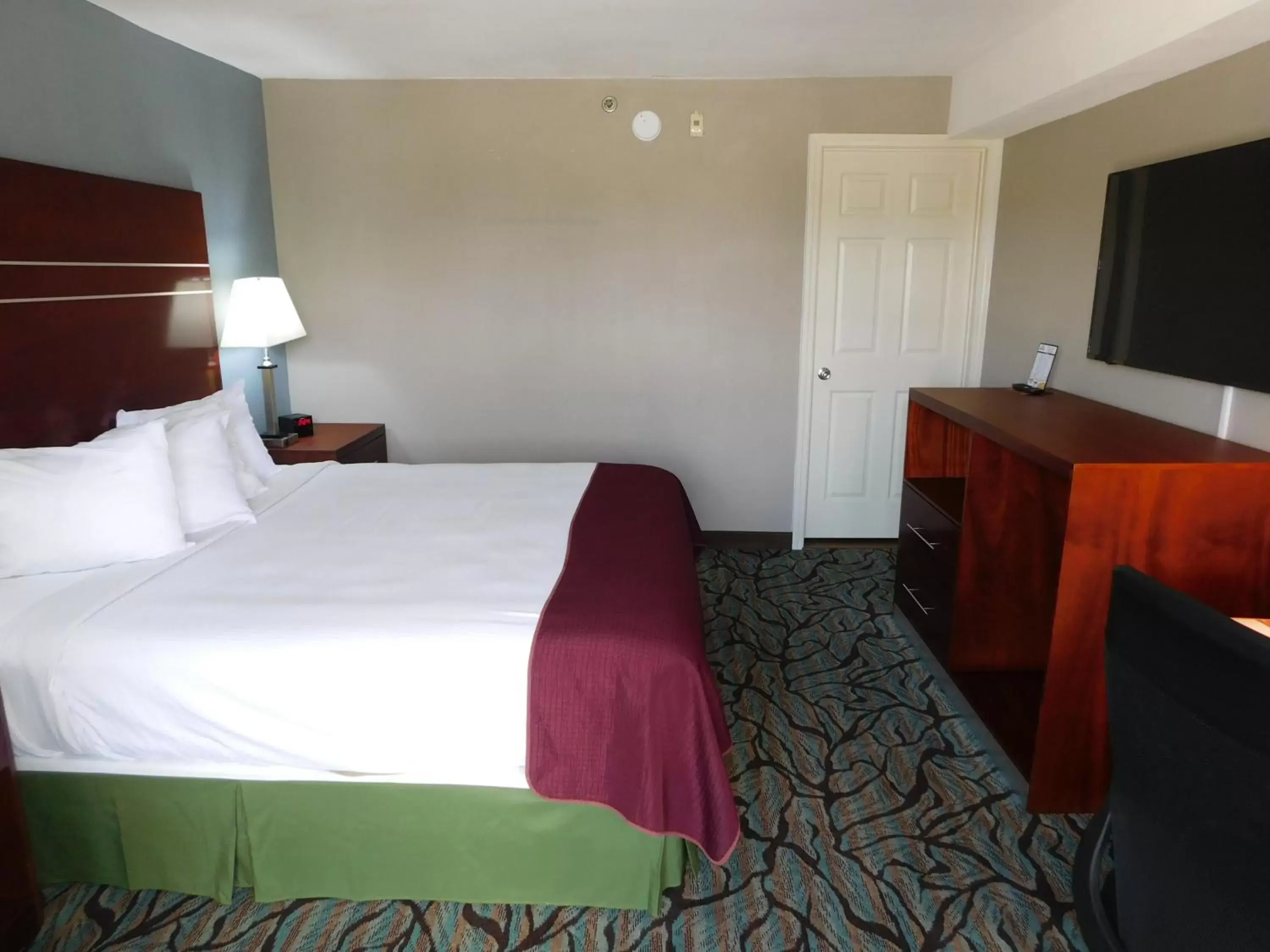 Photo of the whole room, Bed in Days Inn by Wyndham West Des Moines - Clive