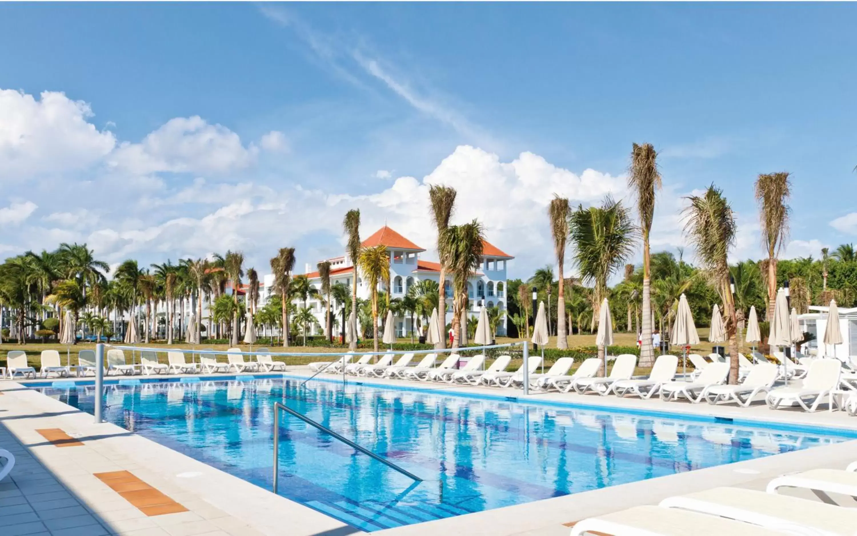 Swimming Pool in Riu Palace Mexico - All Inclusive