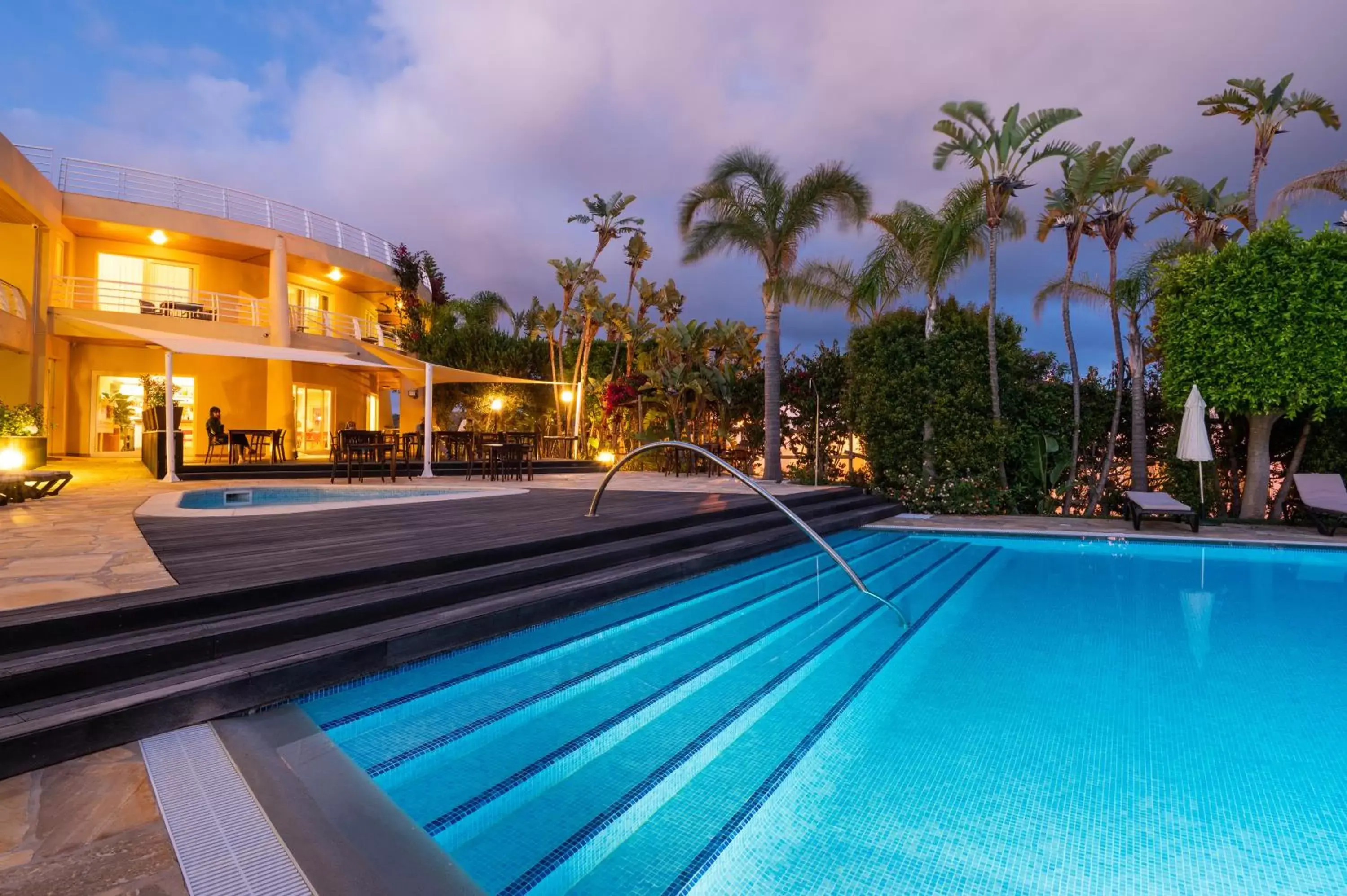 Night, Swimming Pool in Vila Luz