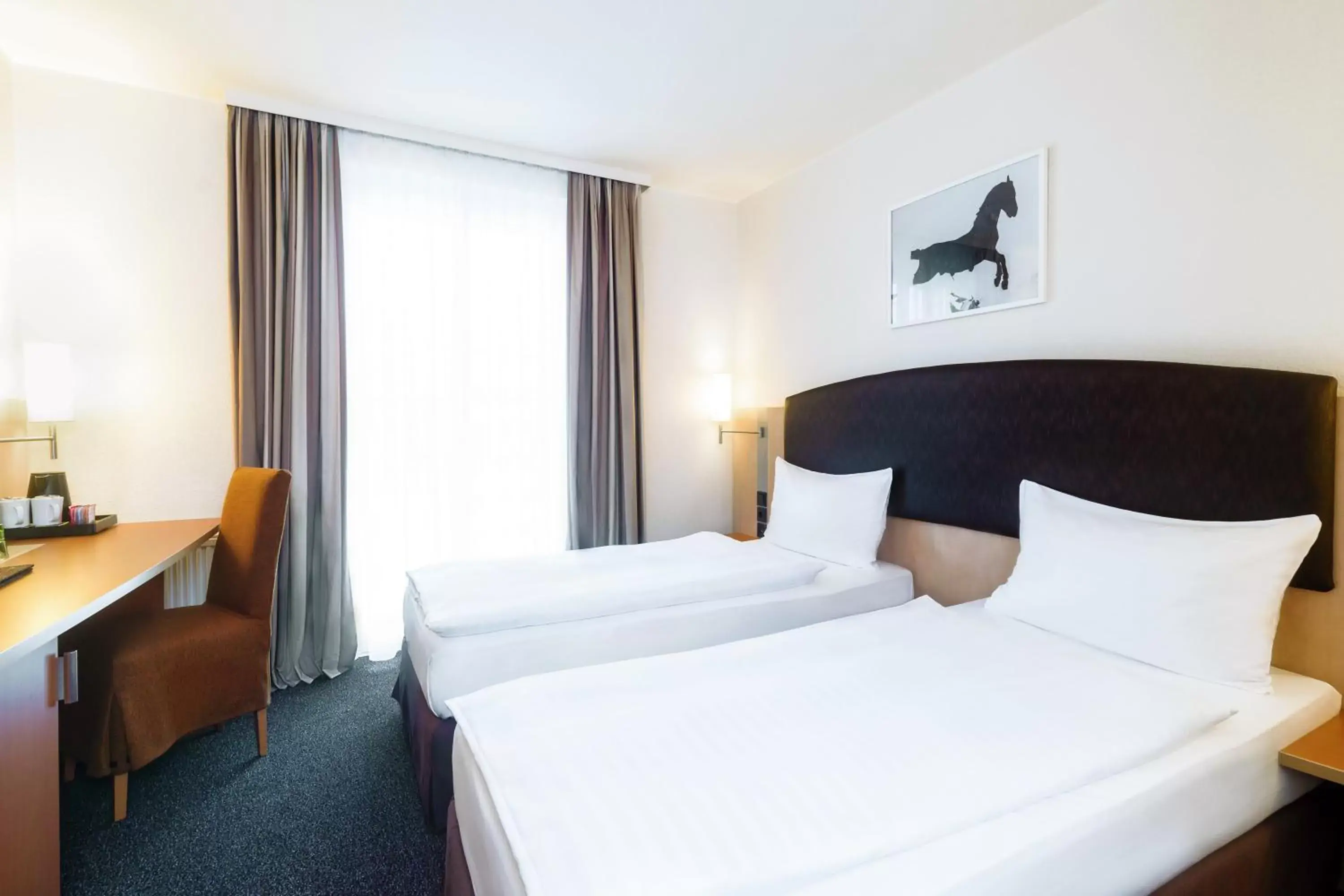 Bedroom, Bed in IntercityHotel Wien