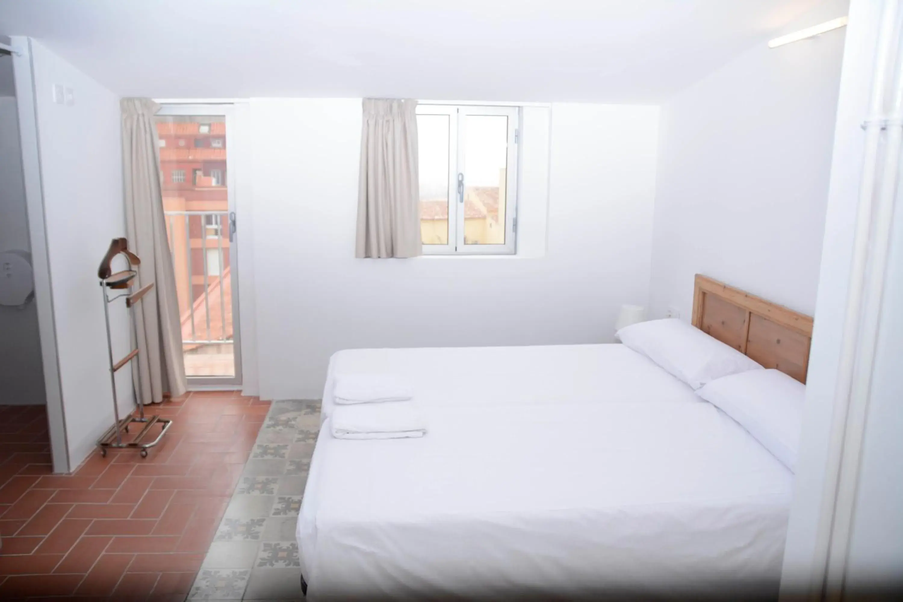 Twin Room with Private Bathroom - single occupancy in Hotel Pigal