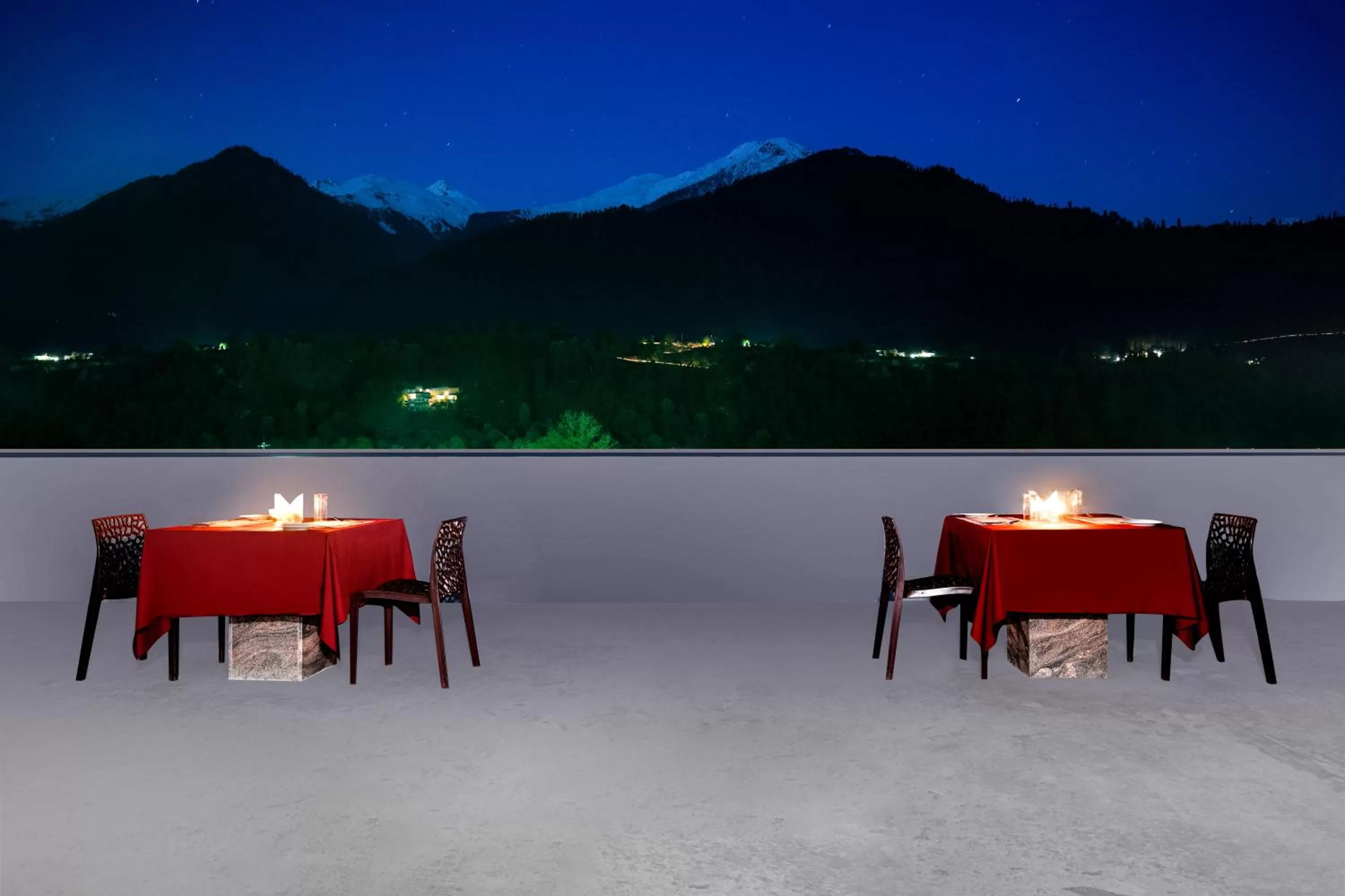 Restaurant/Places to Eat in Lemon Tree Hotel Manali