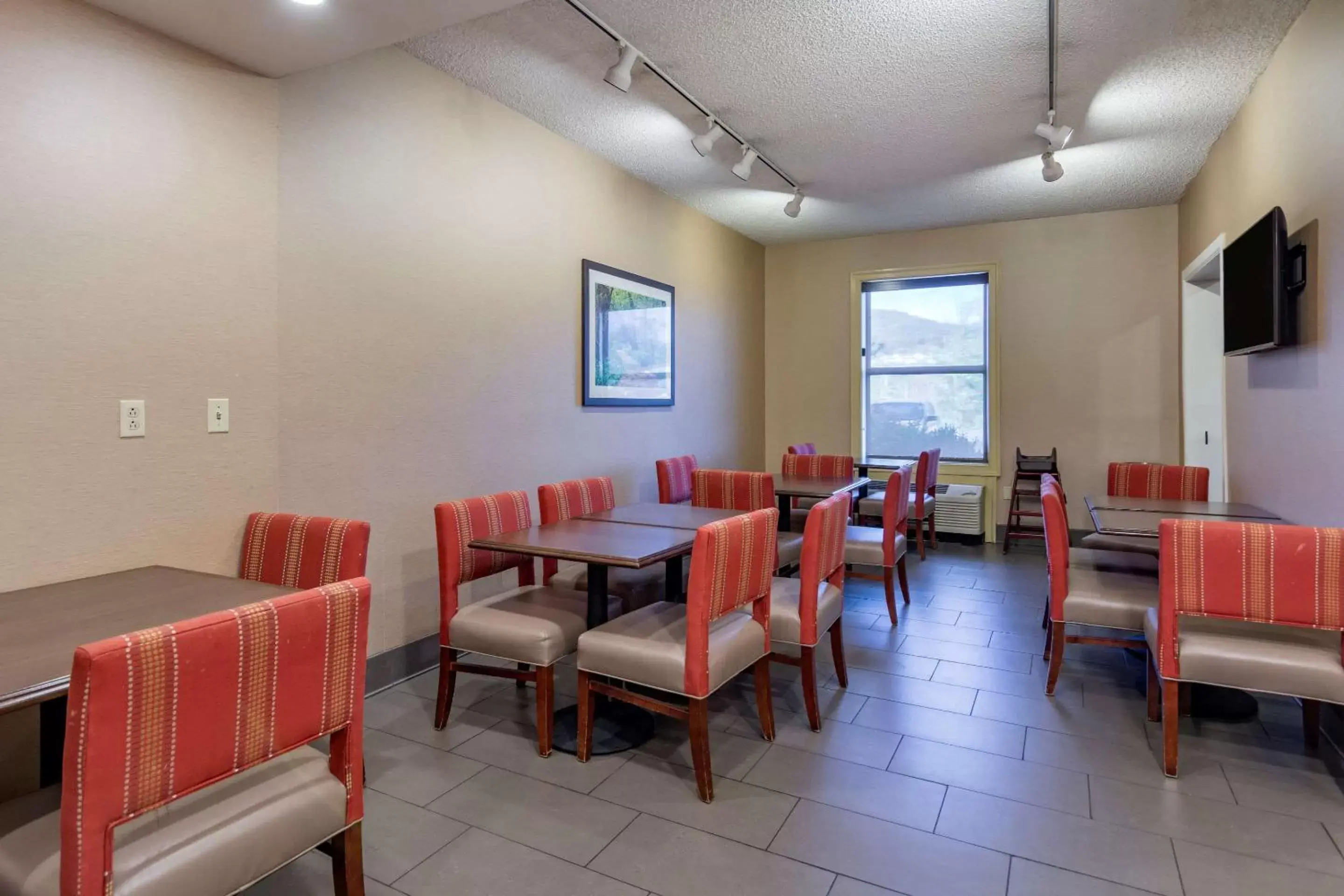 Restaurant/Places to Eat in Comfort Inn & Suites