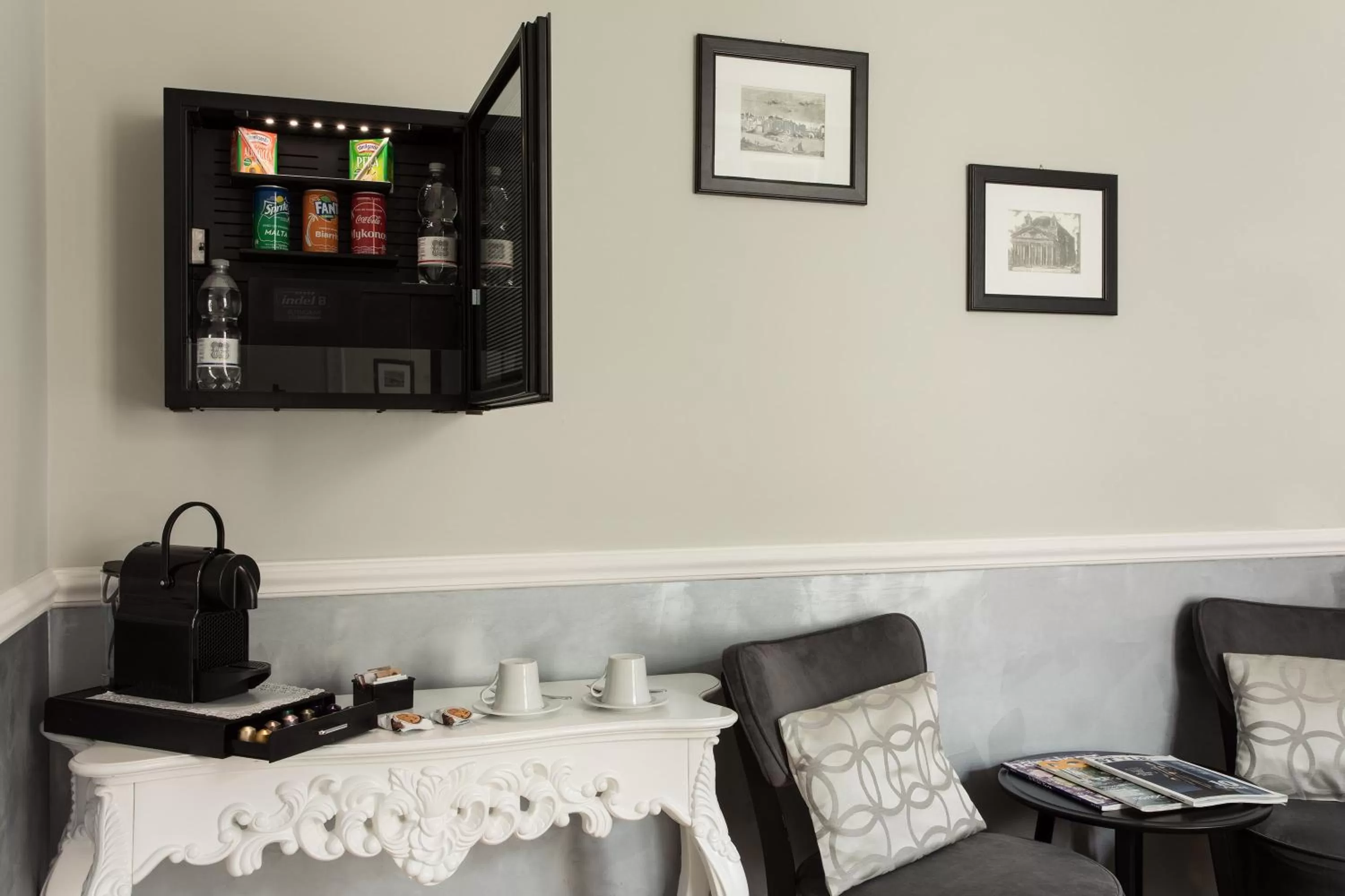Coffee/tea facilities in Relais de l'Opera