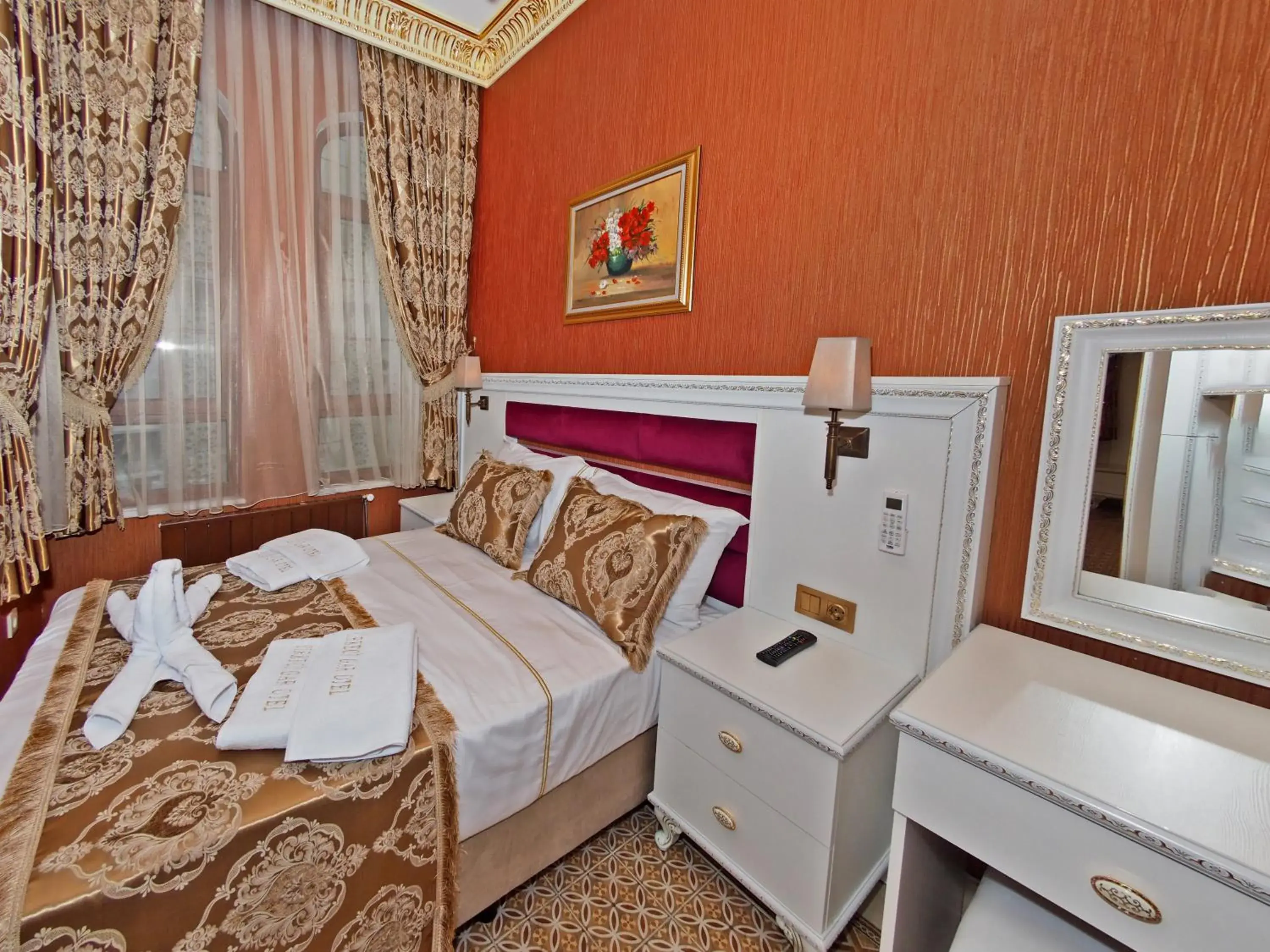 Bed in Sirkeci Gar Hotel