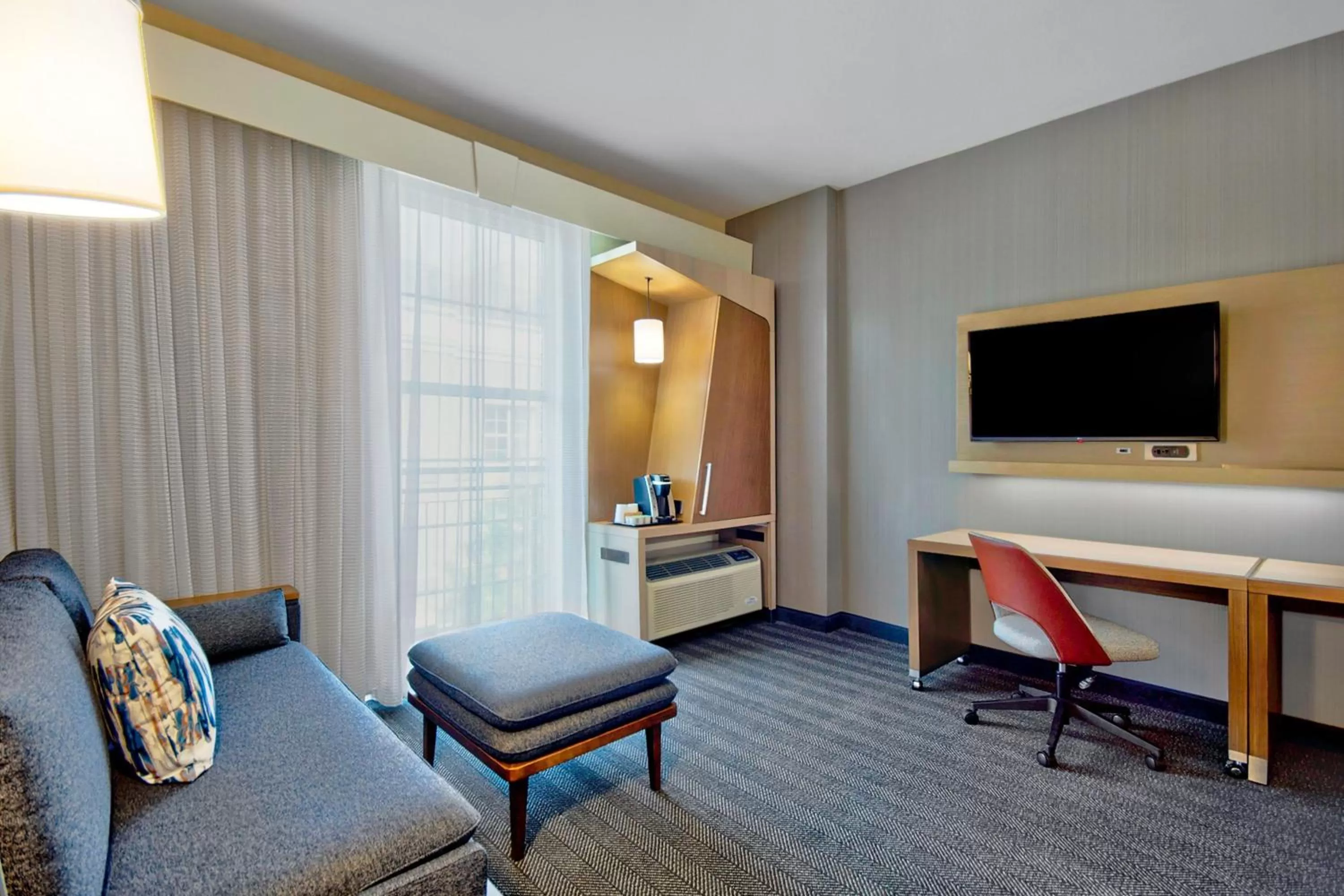 Photo of the whole room in Courtyard by Marriott Nashville Green Hills