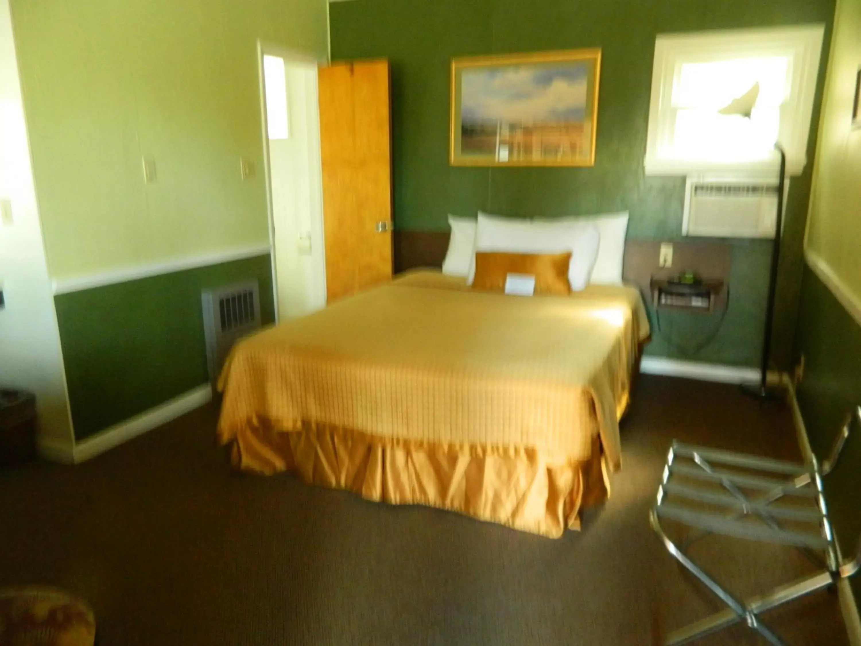 Bed in Country Motor Inn