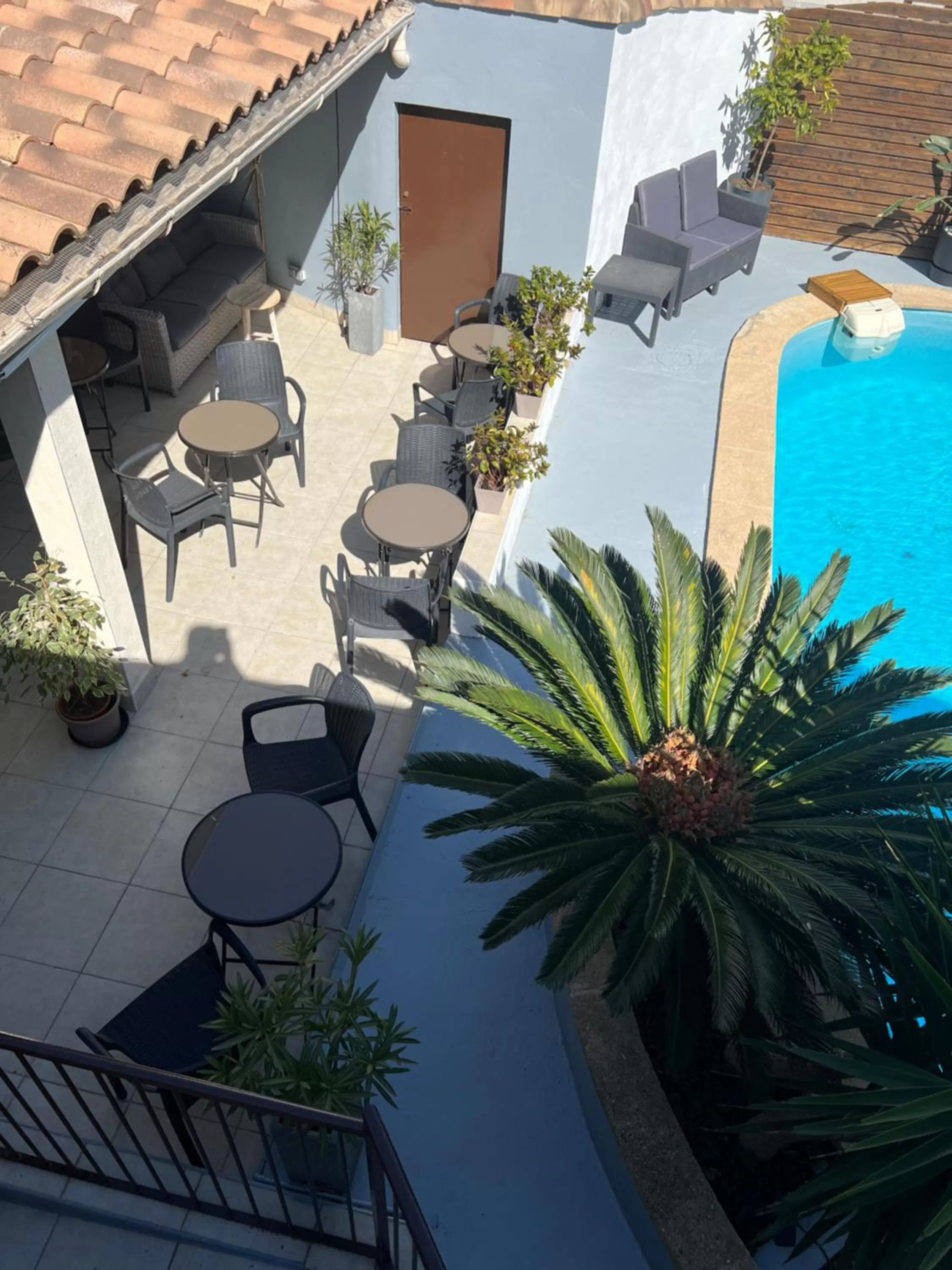 Swimming pool in Hôtel Le Médiéval - Parking inclus & accueil vélo