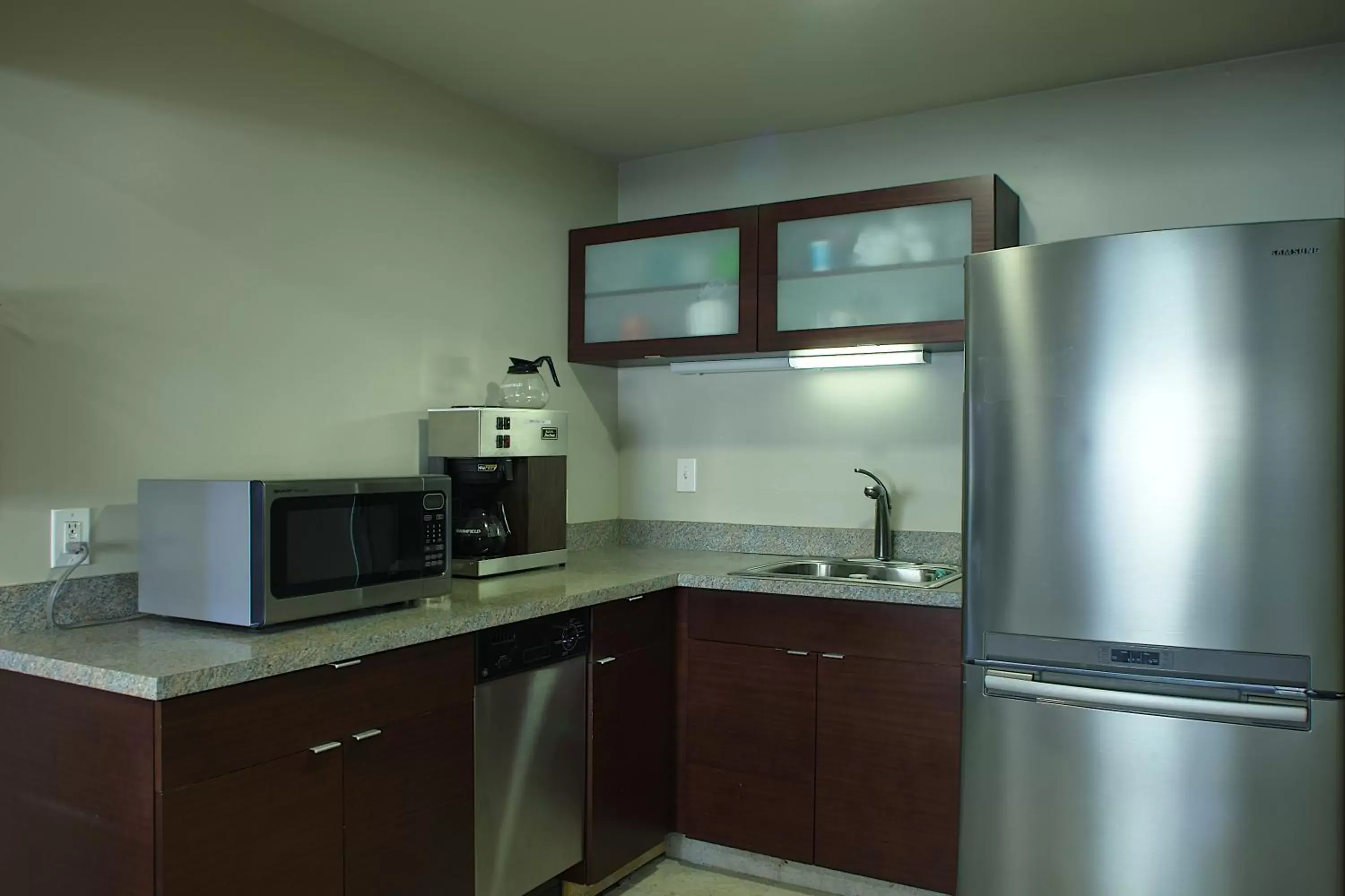 Kitchen/Kitchenette in Aladdin Inn and Suites