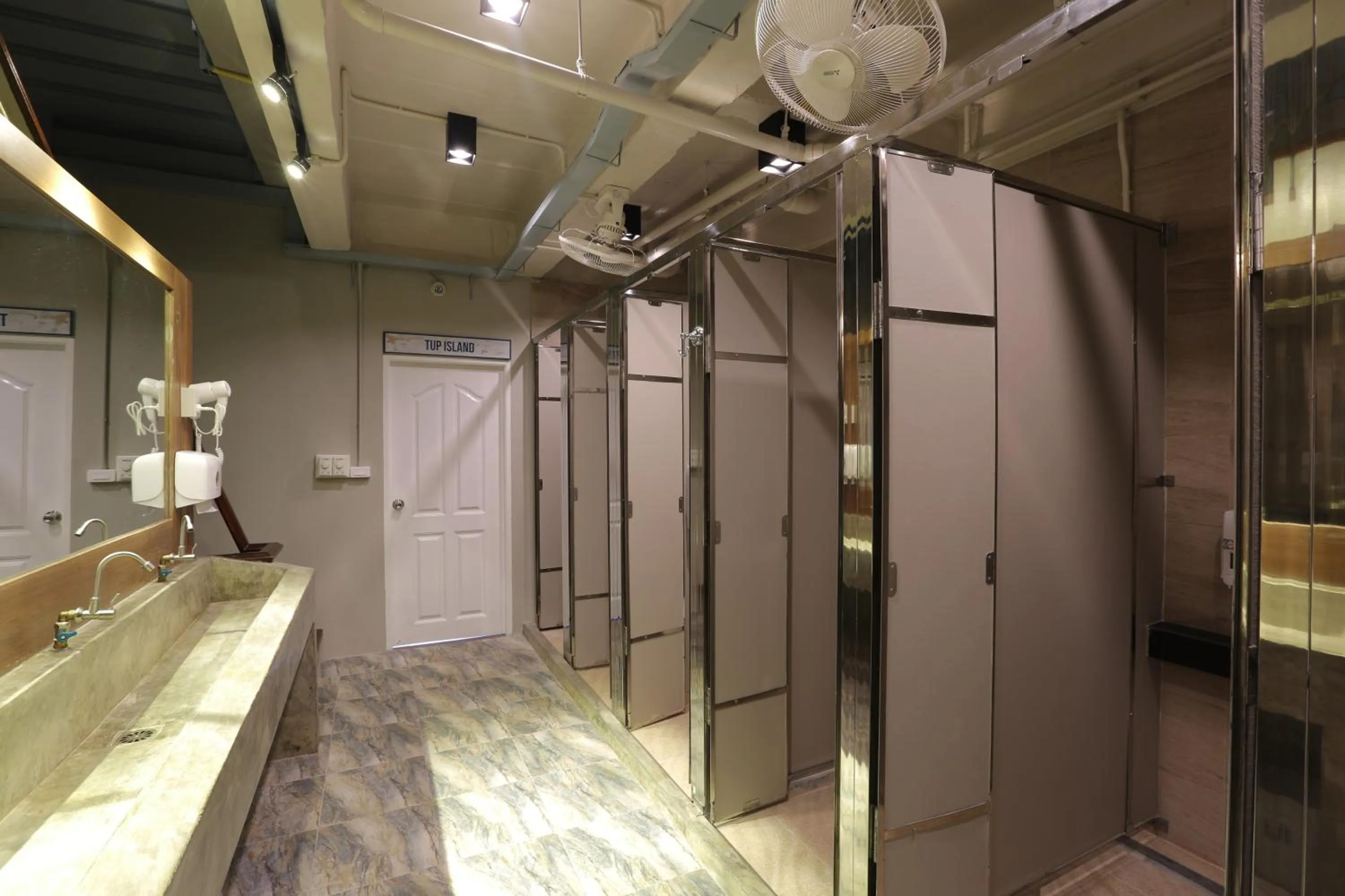 Shower in Pop-In Aonang