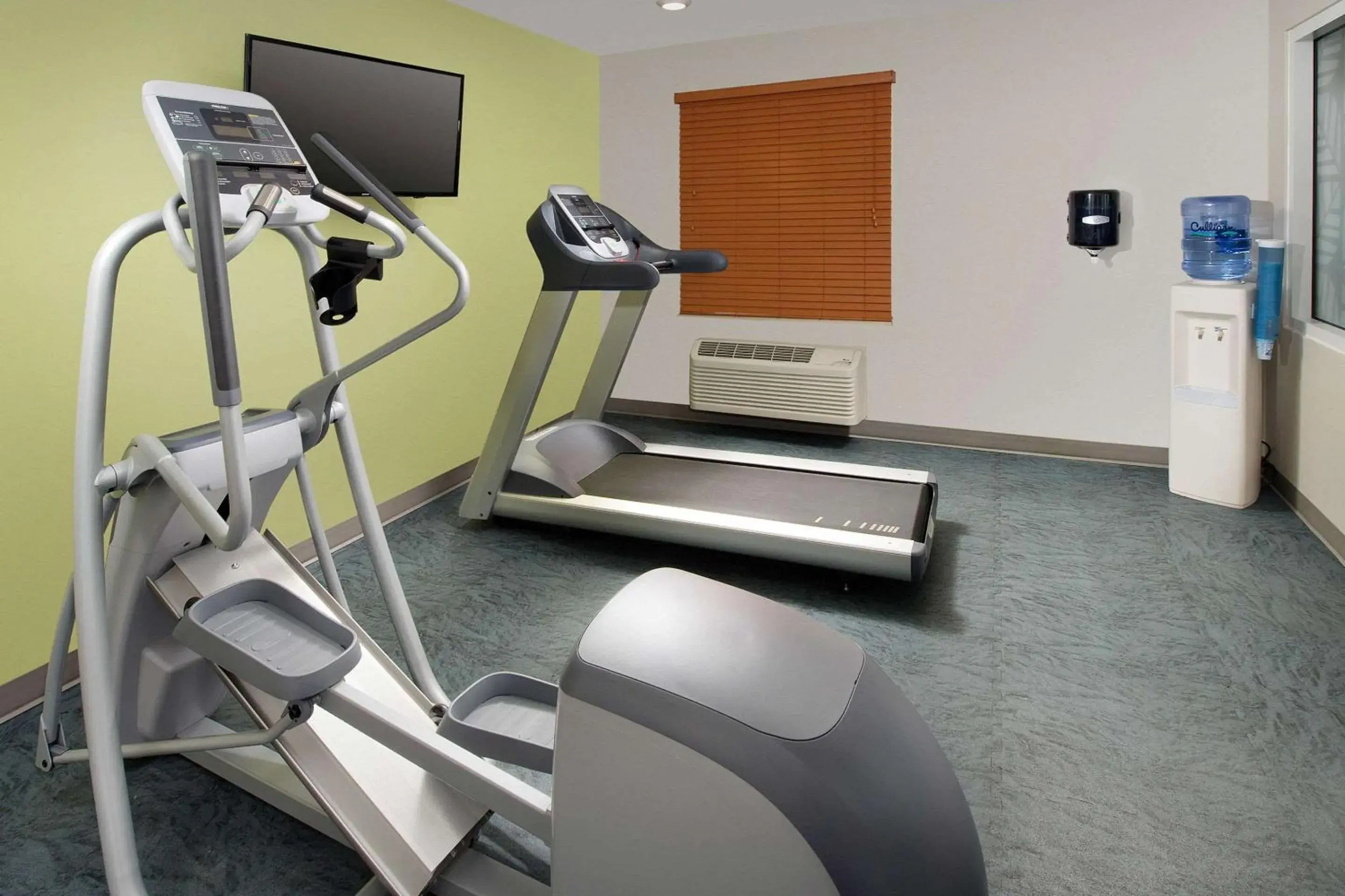 Activities, Fitness Center/Facilities in WoodSpring Suites Chicago Darien