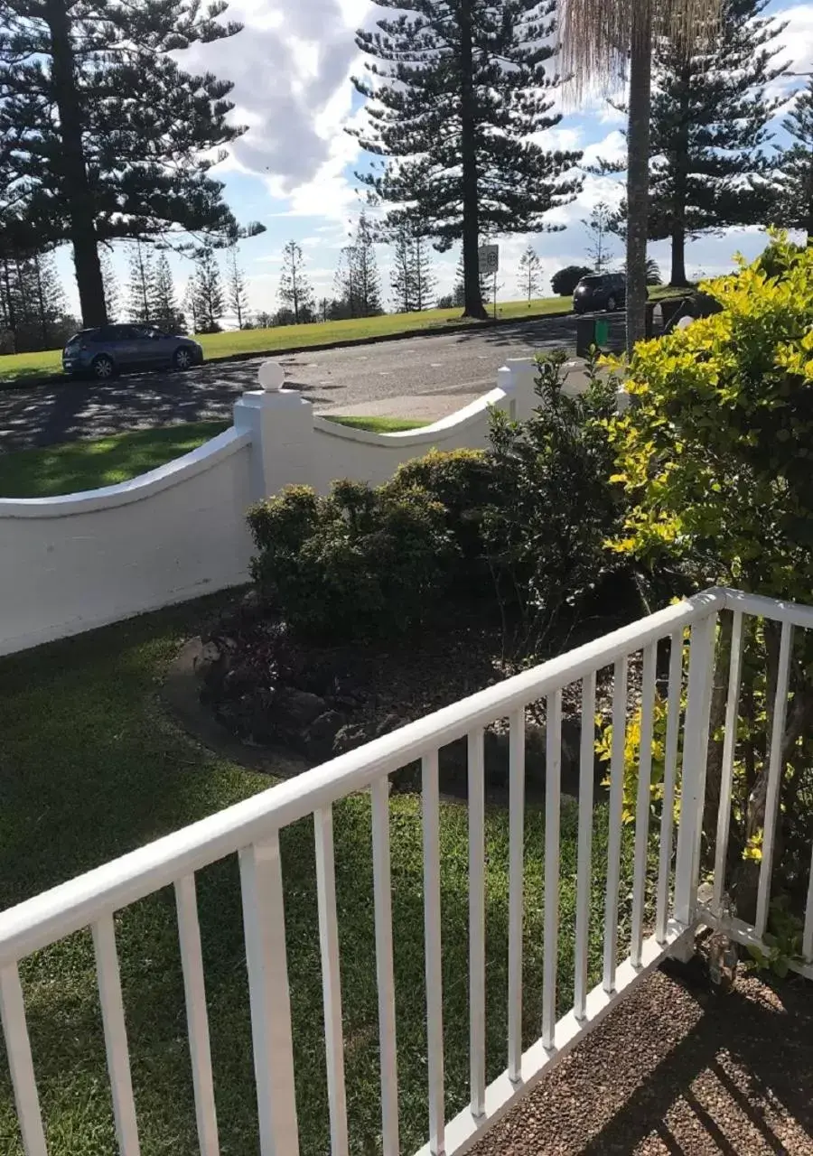 Balcony/Terrace in OCEAN BREEZE MOTEL