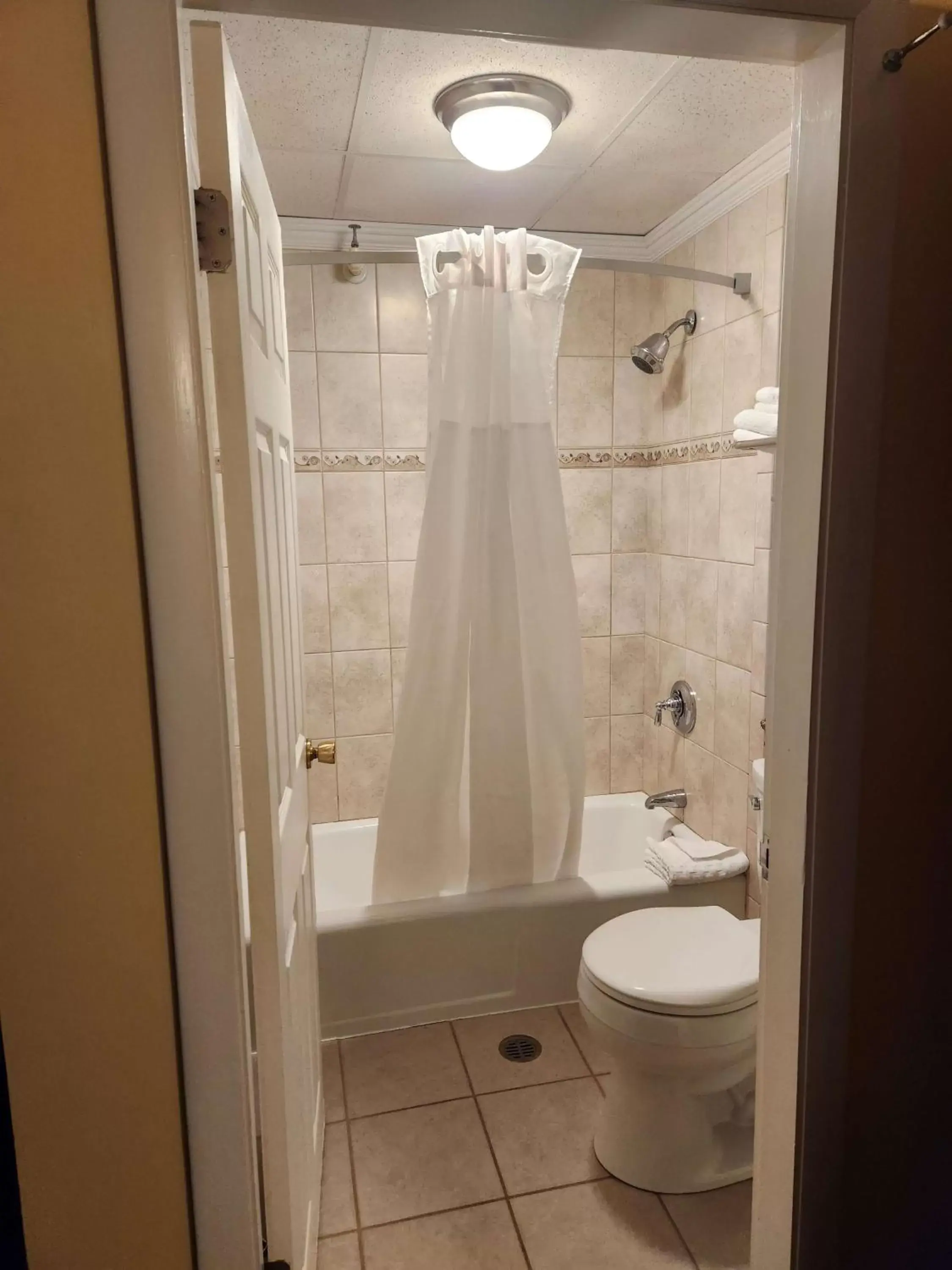 Bedroom, Bathroom in Best Western White House Inn