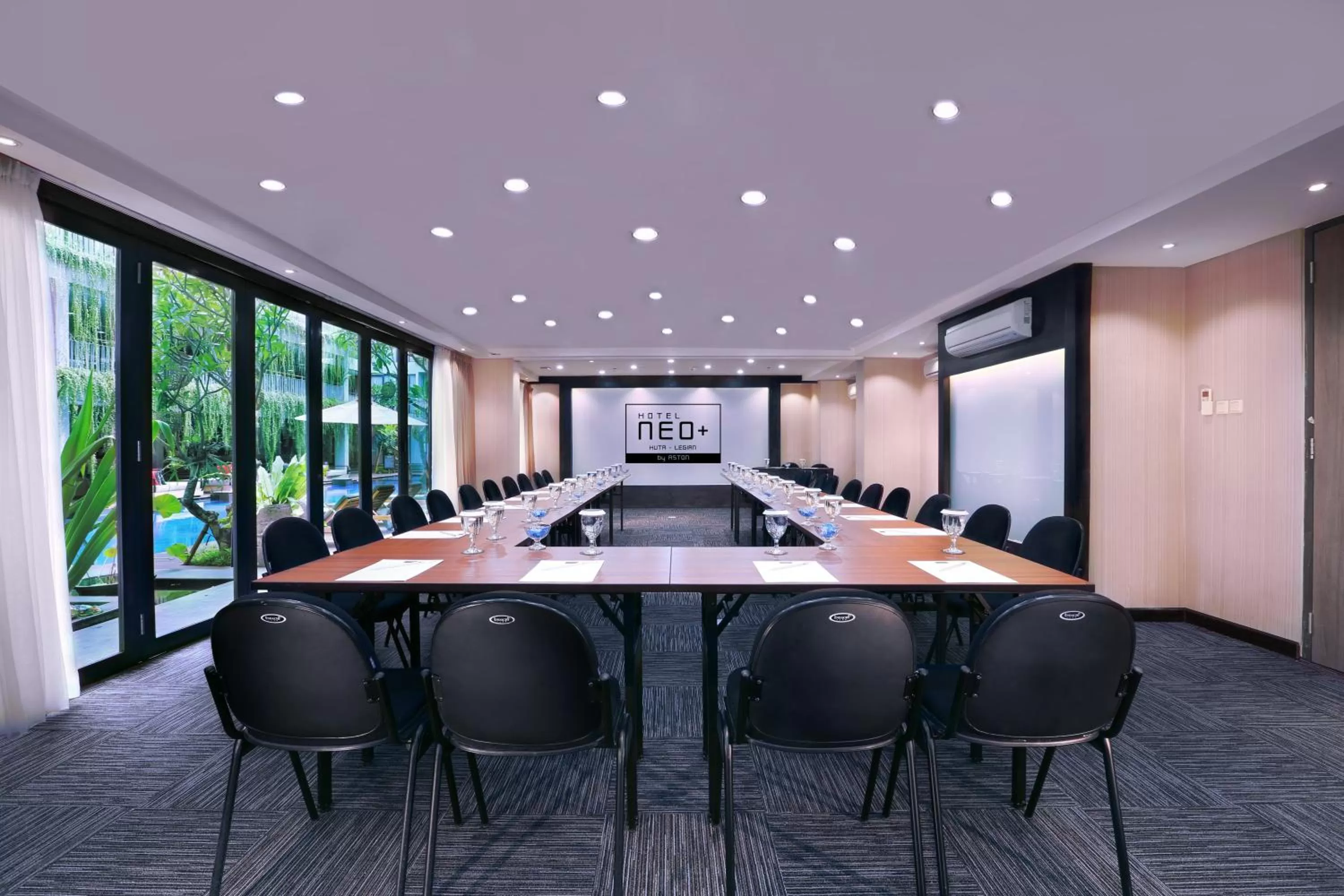 Meeting/conference room in Hotel NEO+ Kuta Legian by ASTON