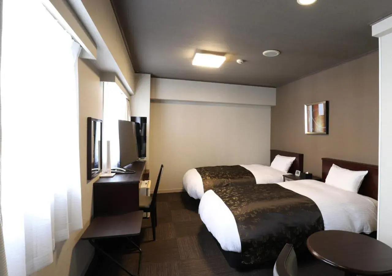 Photo of the whole room, Bed in APA Hotel Chibachuo Ekimae