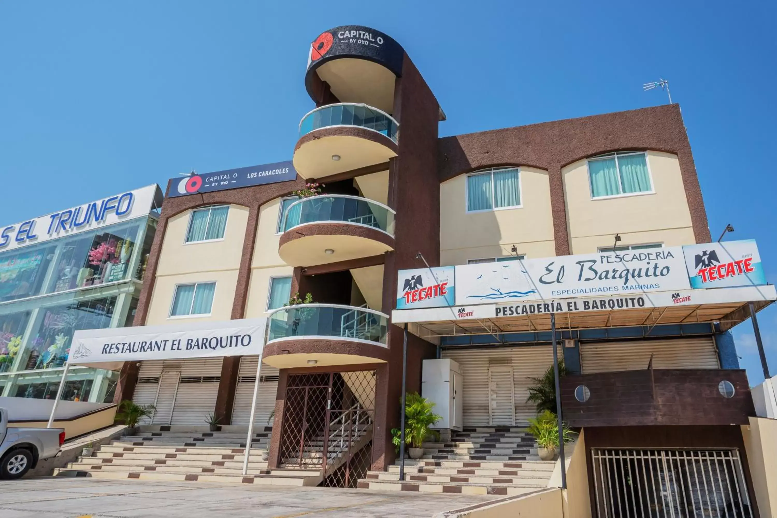 Facade/entrance, Property Building in Capital O Hotel Los Caracoles, Acapulco