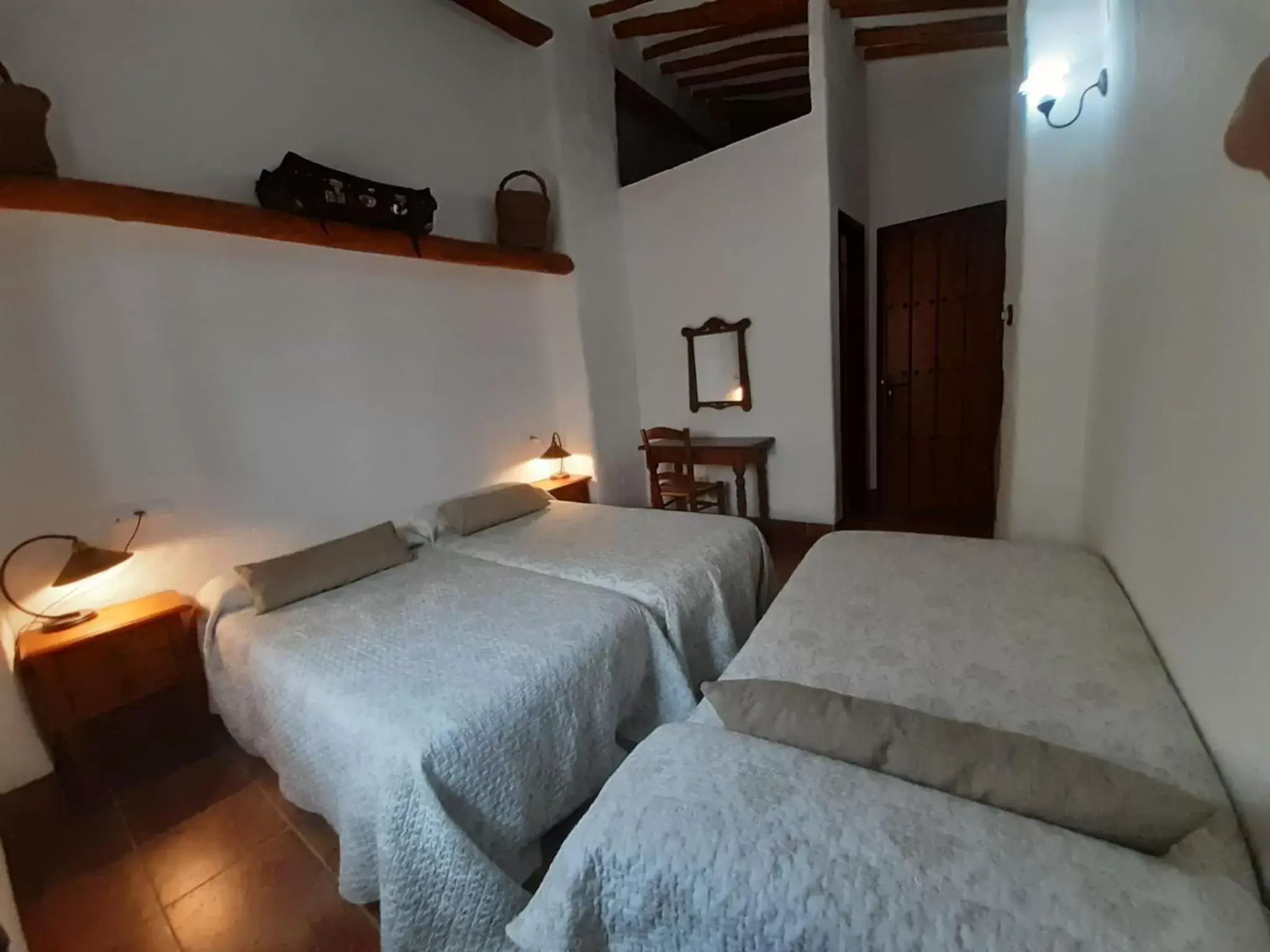 Triple Room with Private Bathroom in La Posada Amena