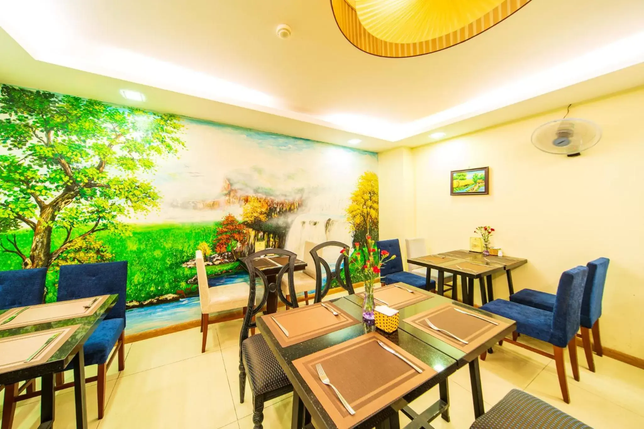 Restaurant/Places to Eat in Golden Legend Diamond Hotel