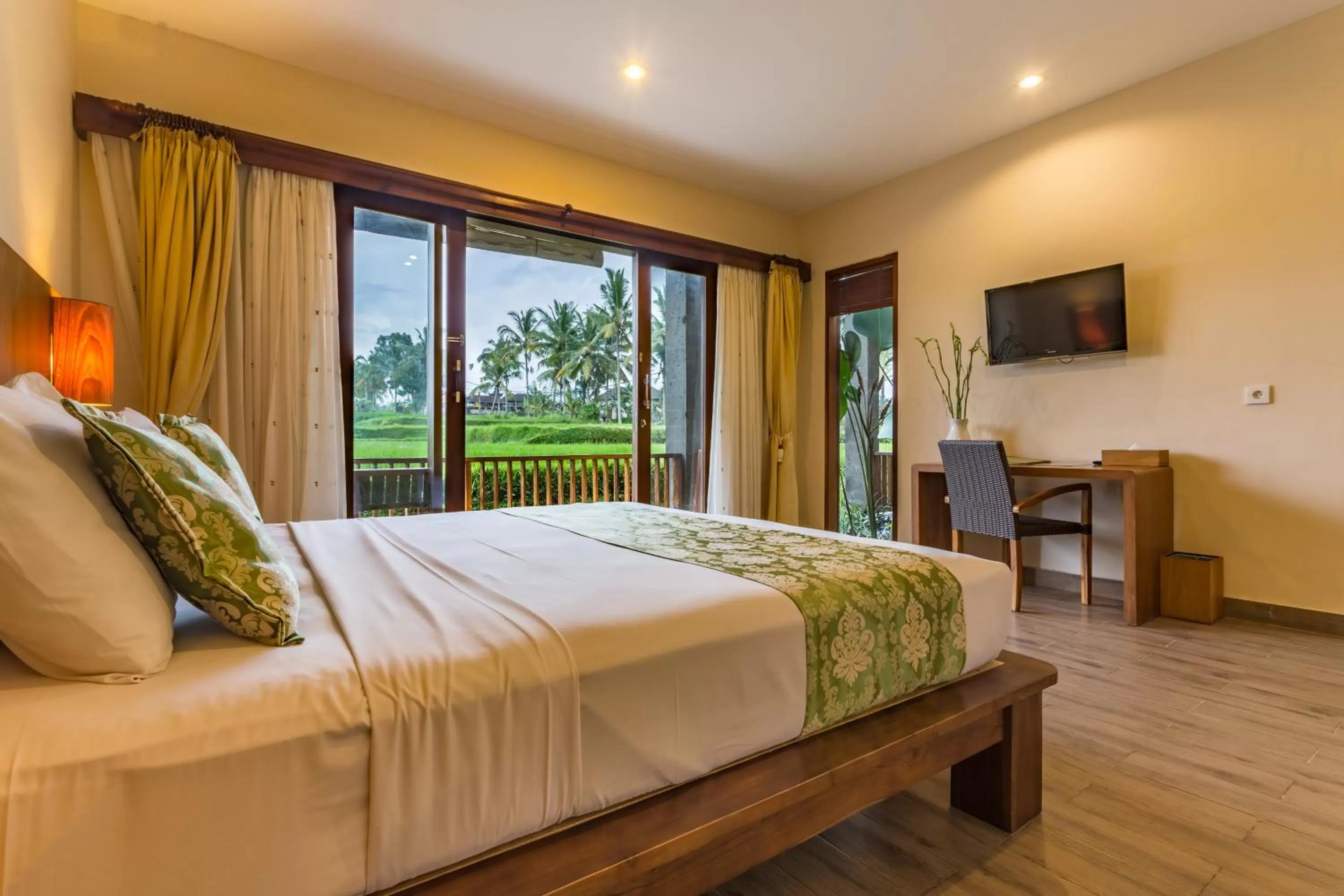 Photo of the whole room, Bed in Manyi Village Ubud