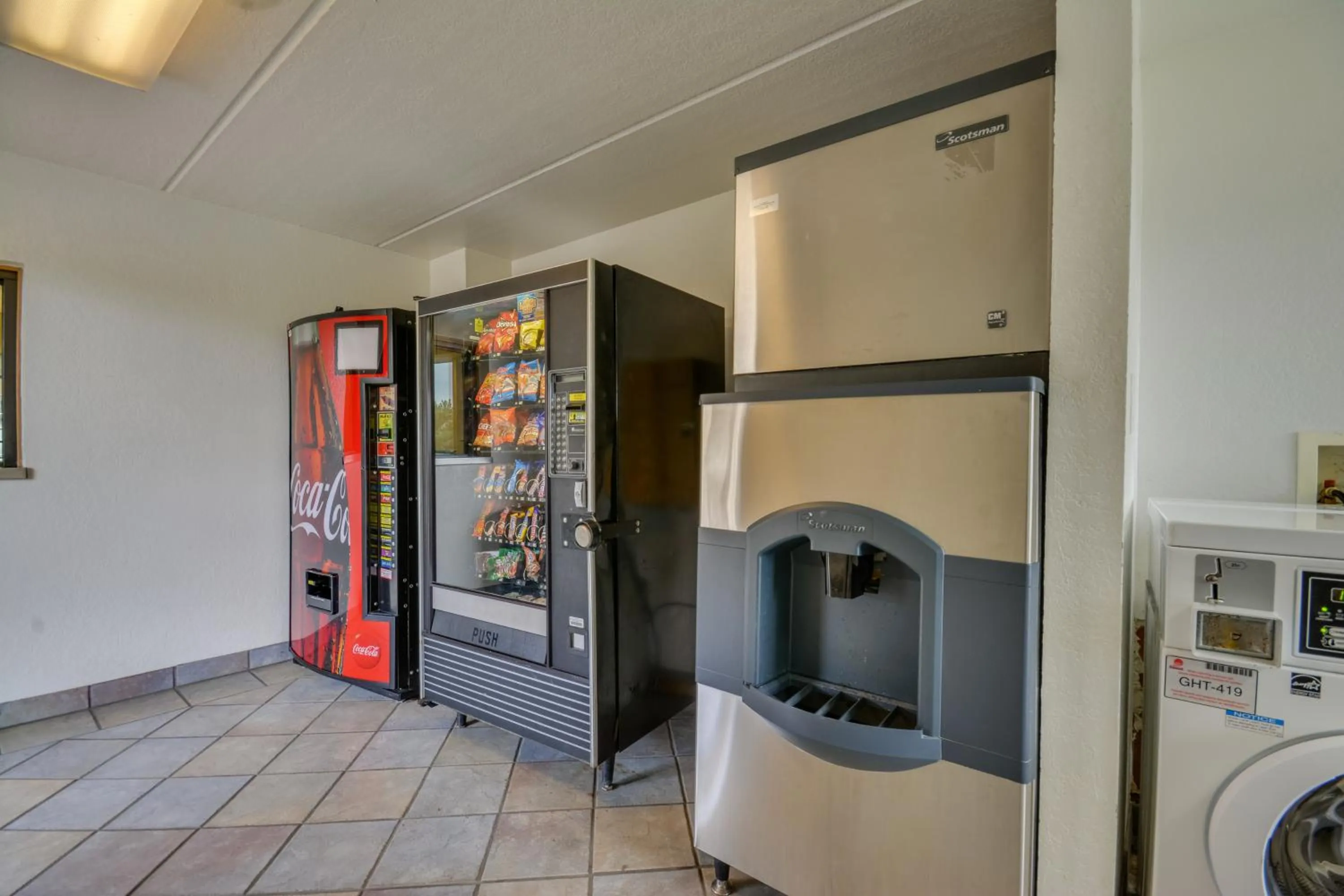 Food and drinks in Motel 6-Birmingham, AL