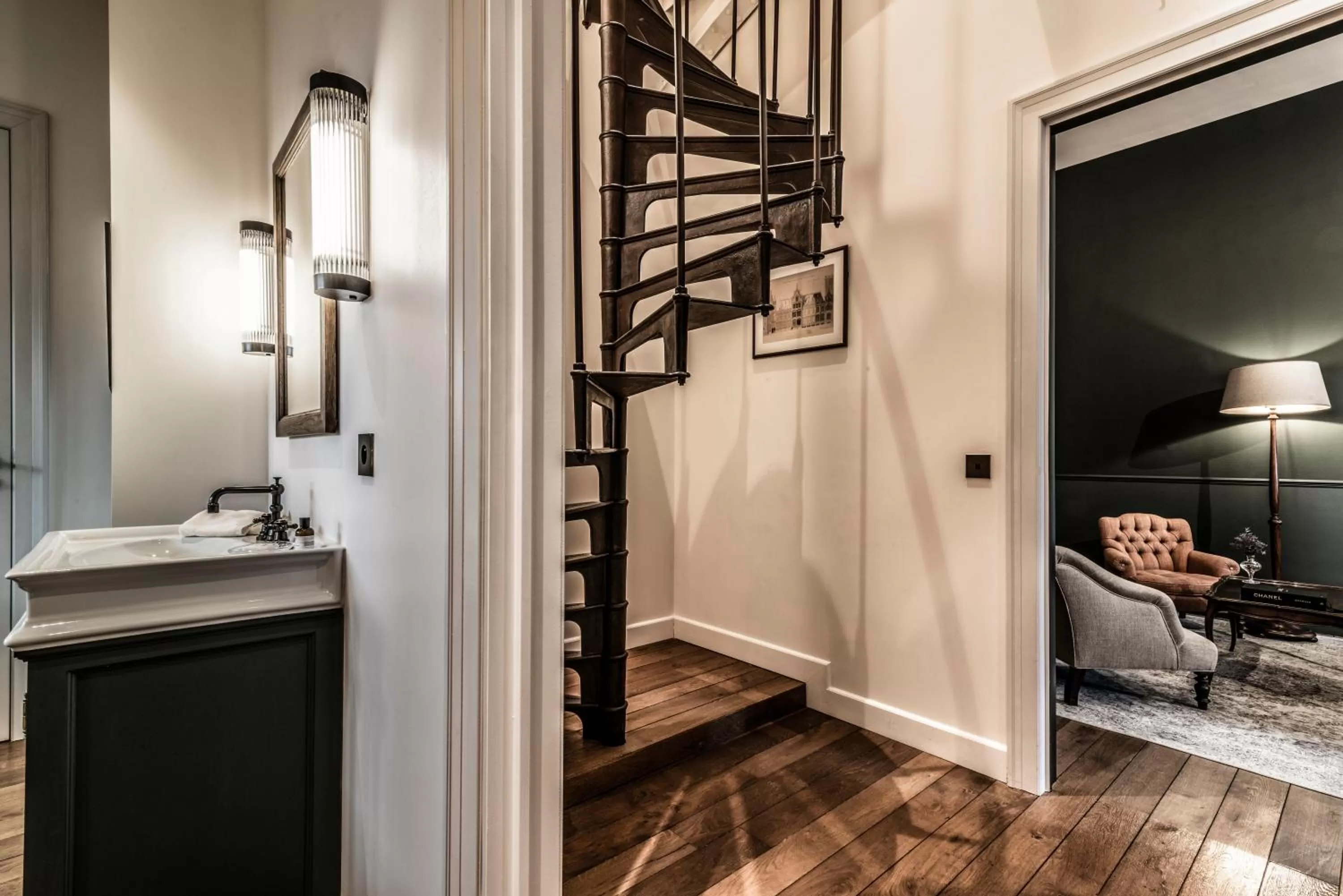 Living room in 1898 The Post