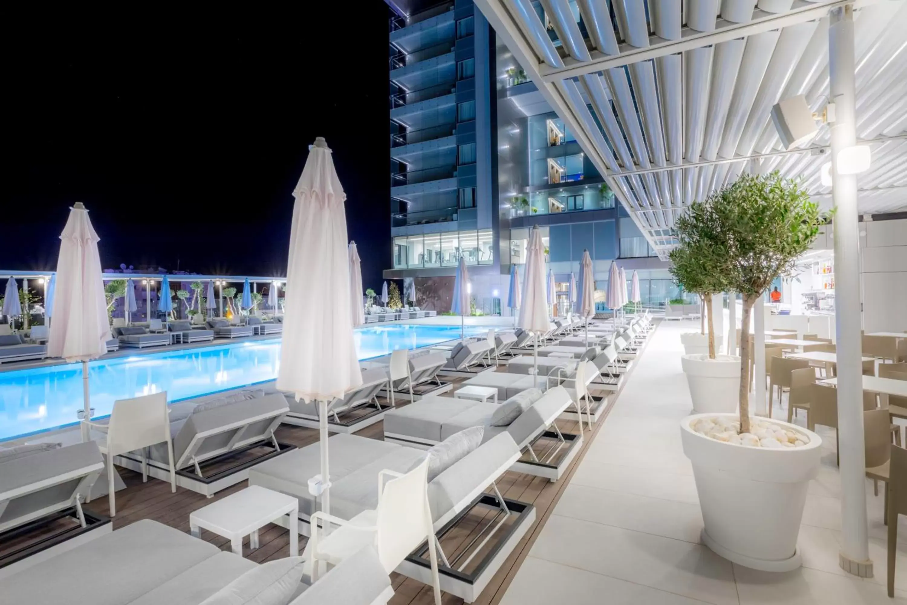 Swimming pool, Restaurant/Places to Eat in Radisson Blu Hotel, Larnaca