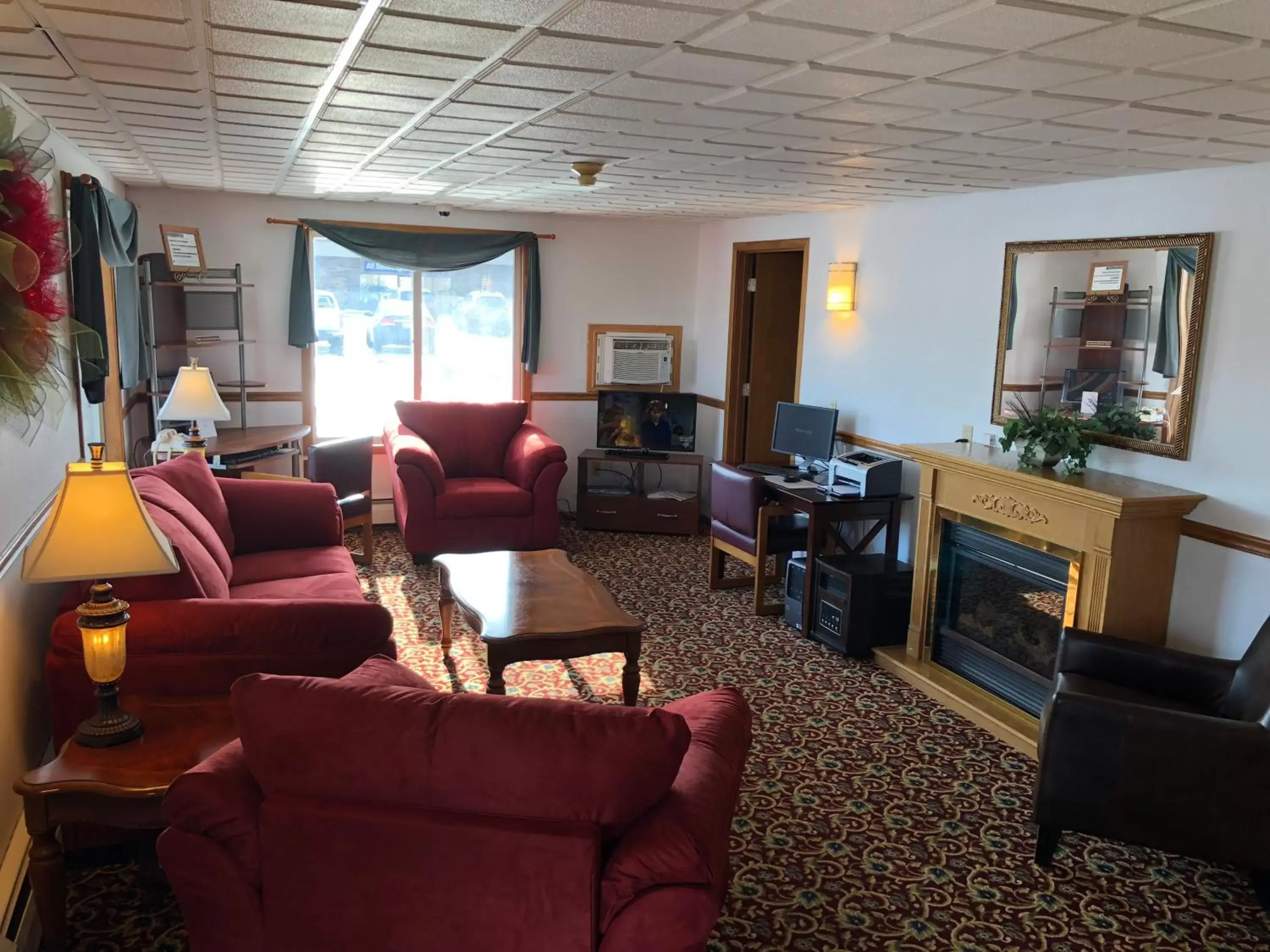 Living room, Seating Area in Travelodge by Wyndham Escanaba