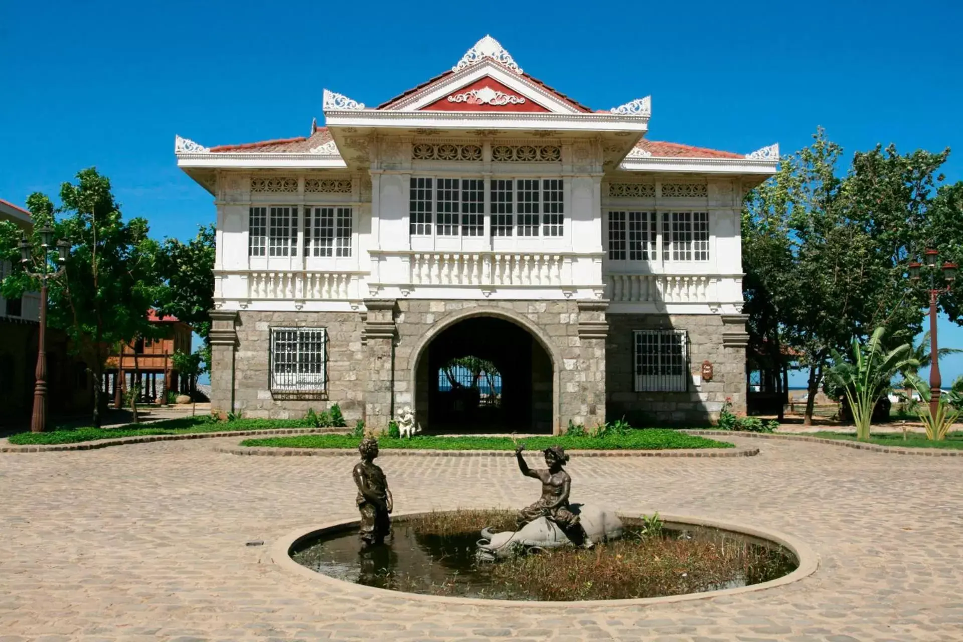 Property Building in Las Casas Filipinas de Acuzar