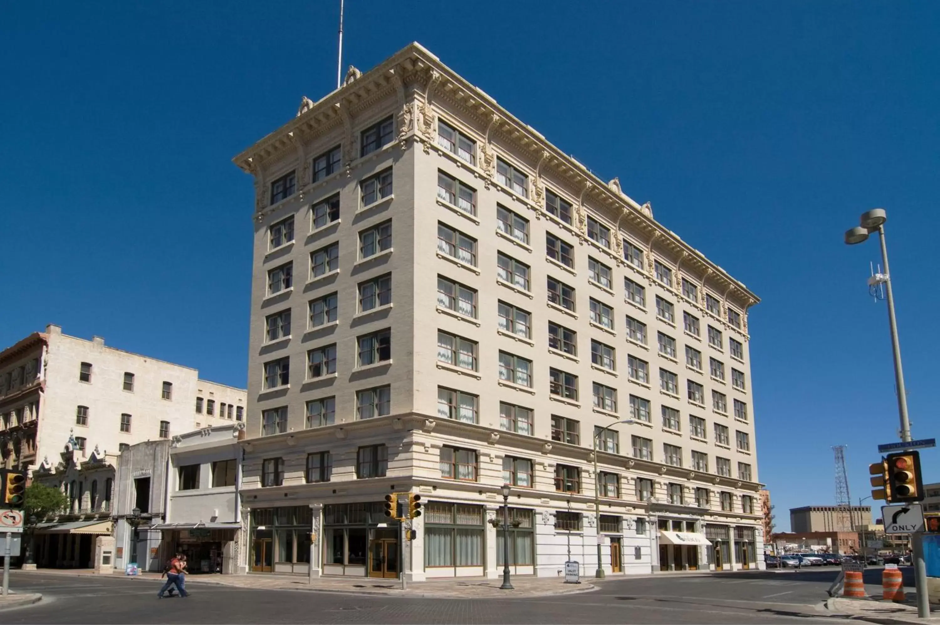 Property Building in Hotel Gibbs Downtown Riverwalk