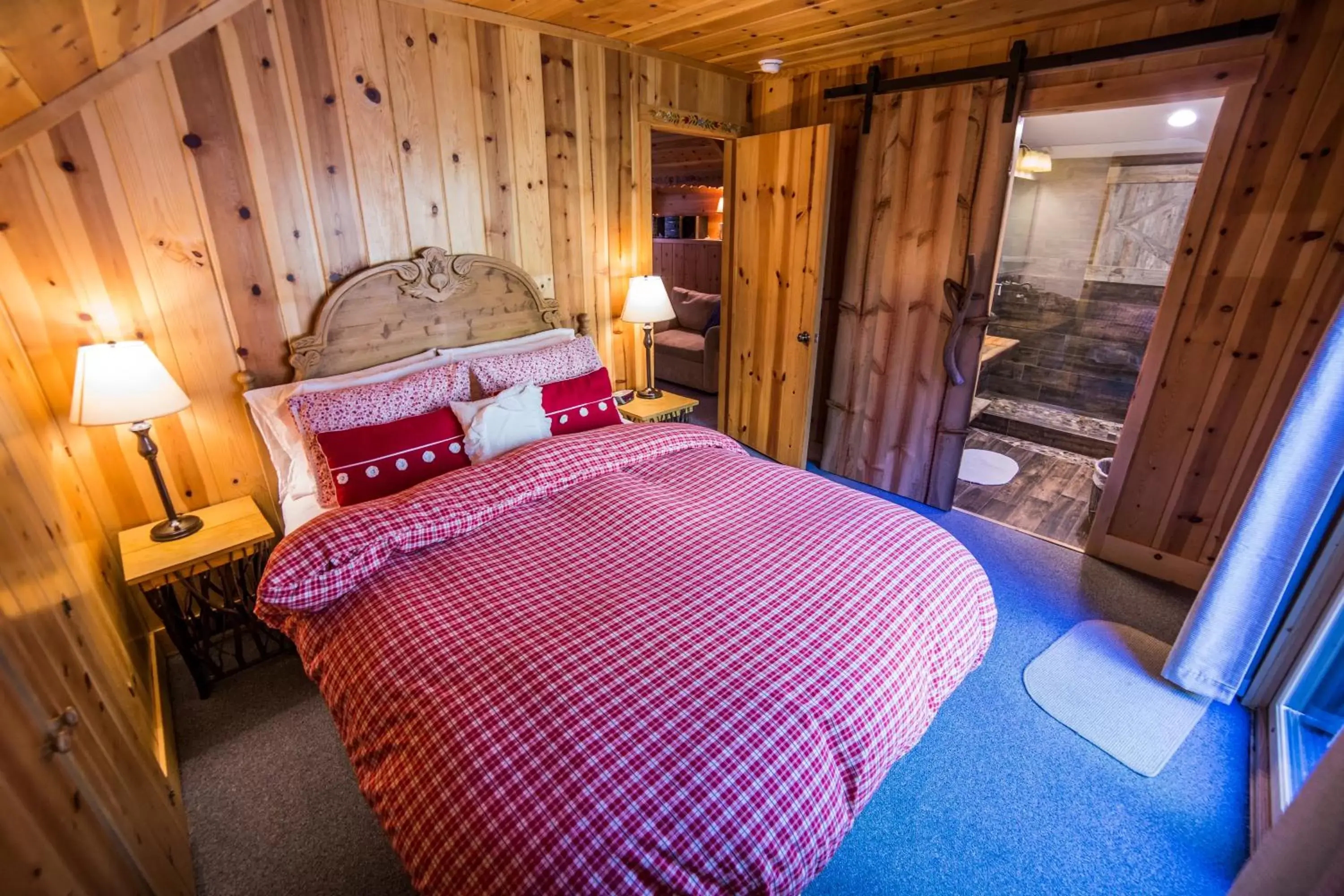 Photo of the whole room, Bed in Cottage Inn At Lake Tahoe