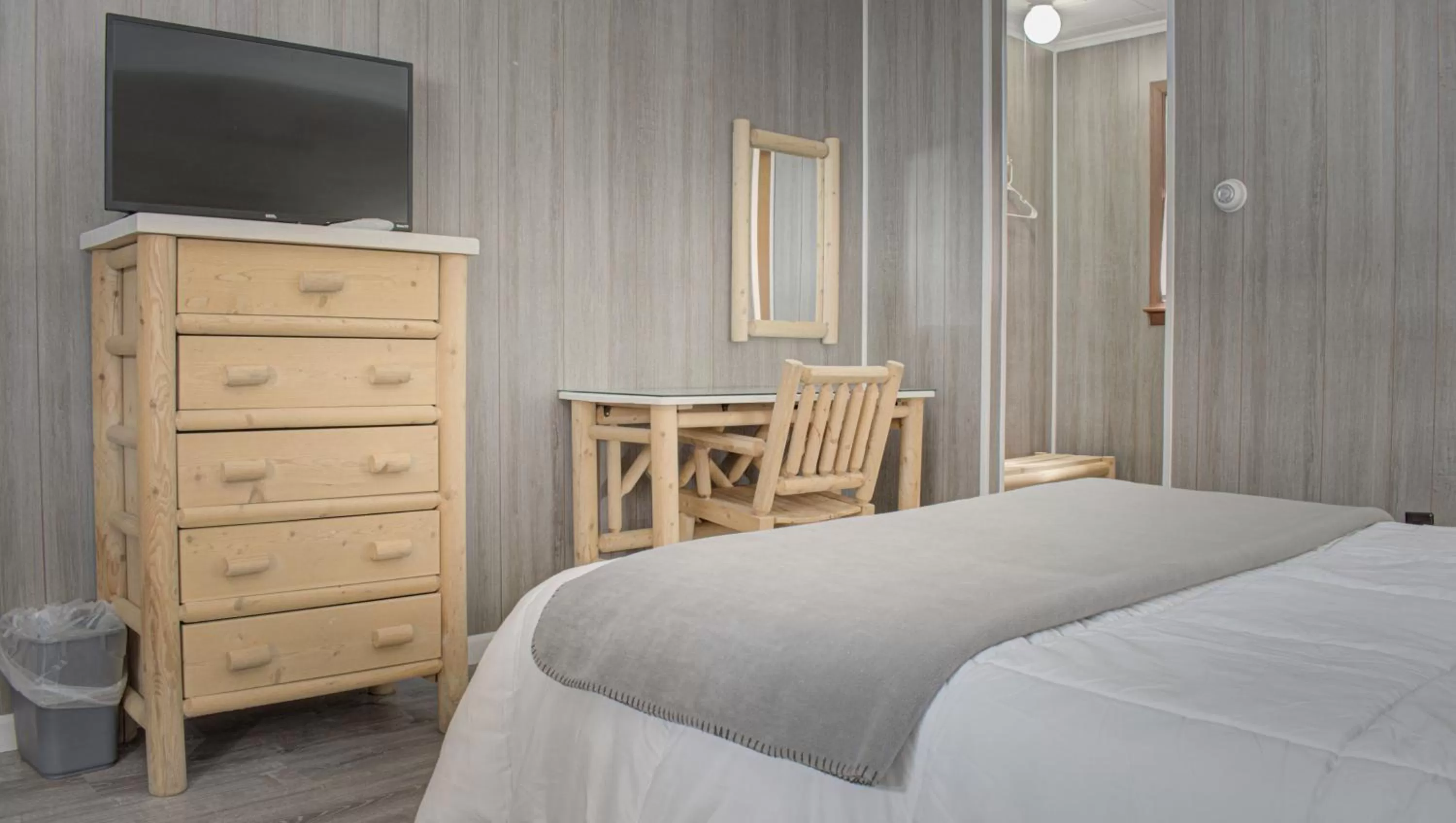 Bedroom, TV/Entertainment Center in North Creek Lodge at Gore Mountain