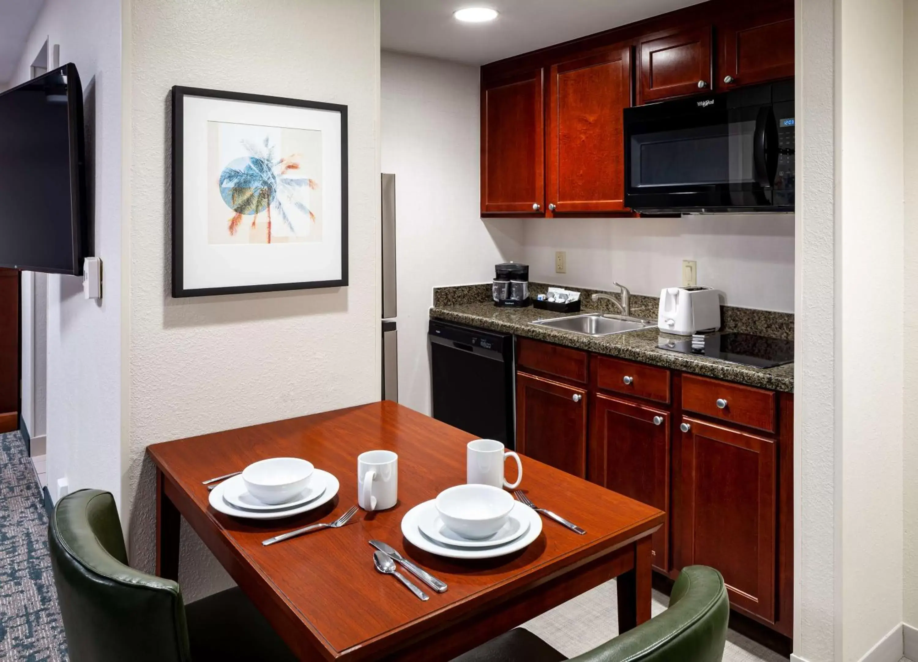 Kitchen or kitchenette, Dining Area in Homewood Suites by Hilton Jacksonville-South/St. Johns Ctr.