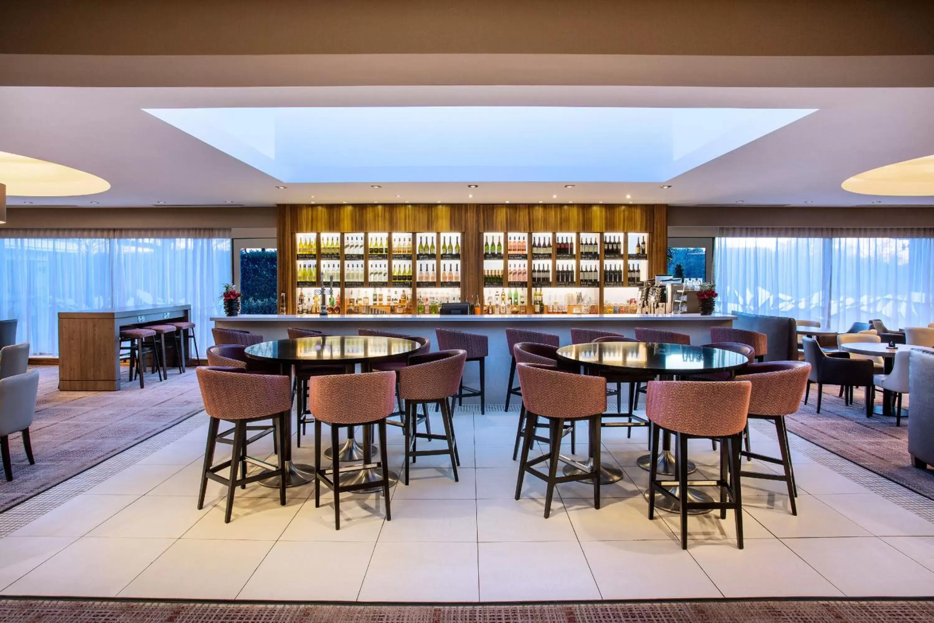 Lounge or bar in Leonardo Hotel and Conference Venue Hinckley Island Lounge or bar in Leonardo Hotel and Conference Venue Hinckley Island