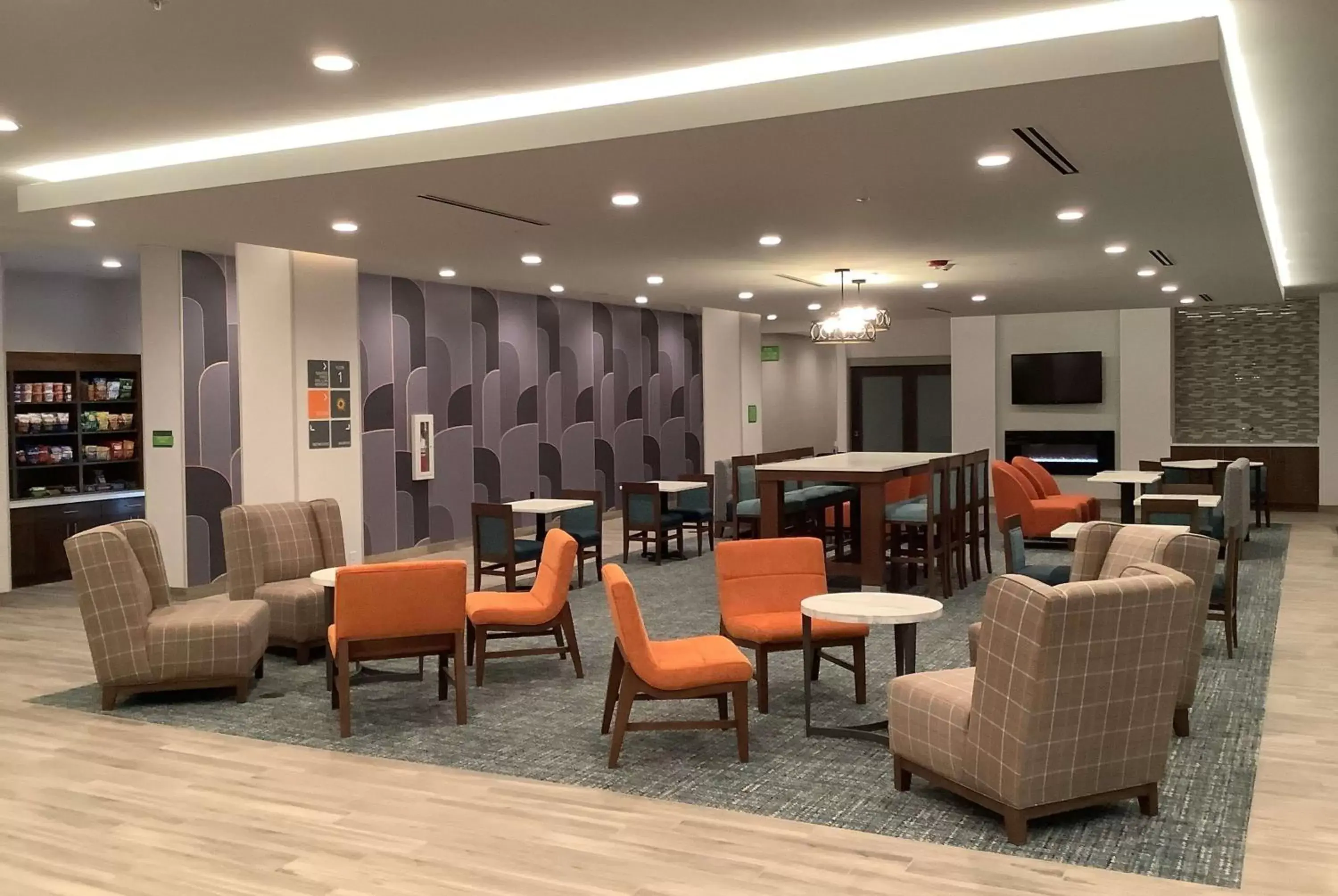 Lobby or reception, Lounge/Bar in La Quinta Inn & Suites by Wyndham Littleton-Red Rocks